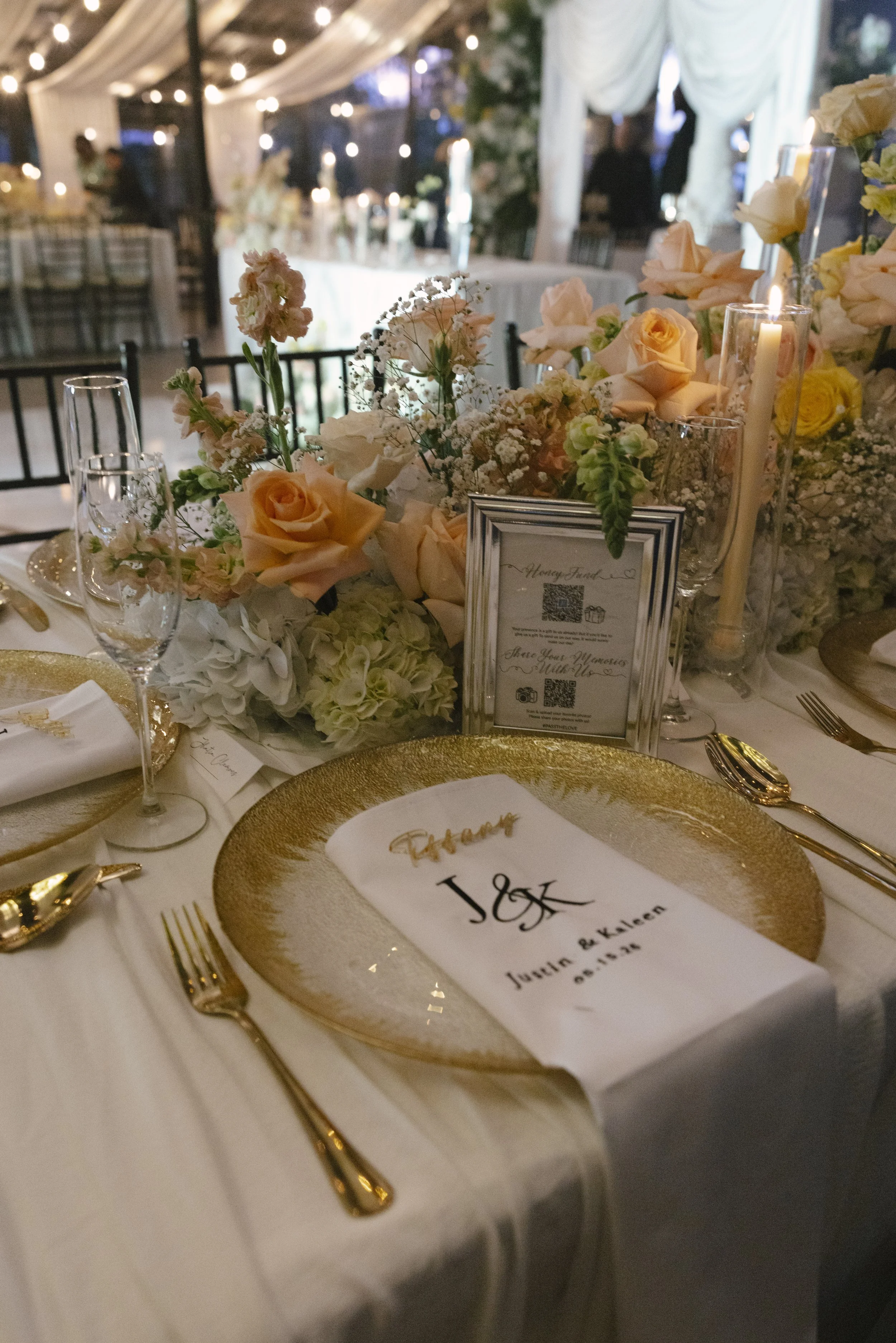 Wedding reception details at Forest Campestre in Medellín, Colombia featuring elegant reception décor, floral tablescapes, wedding cake, custom signage, first dance, and lively celebration captured through documentary wedding photography