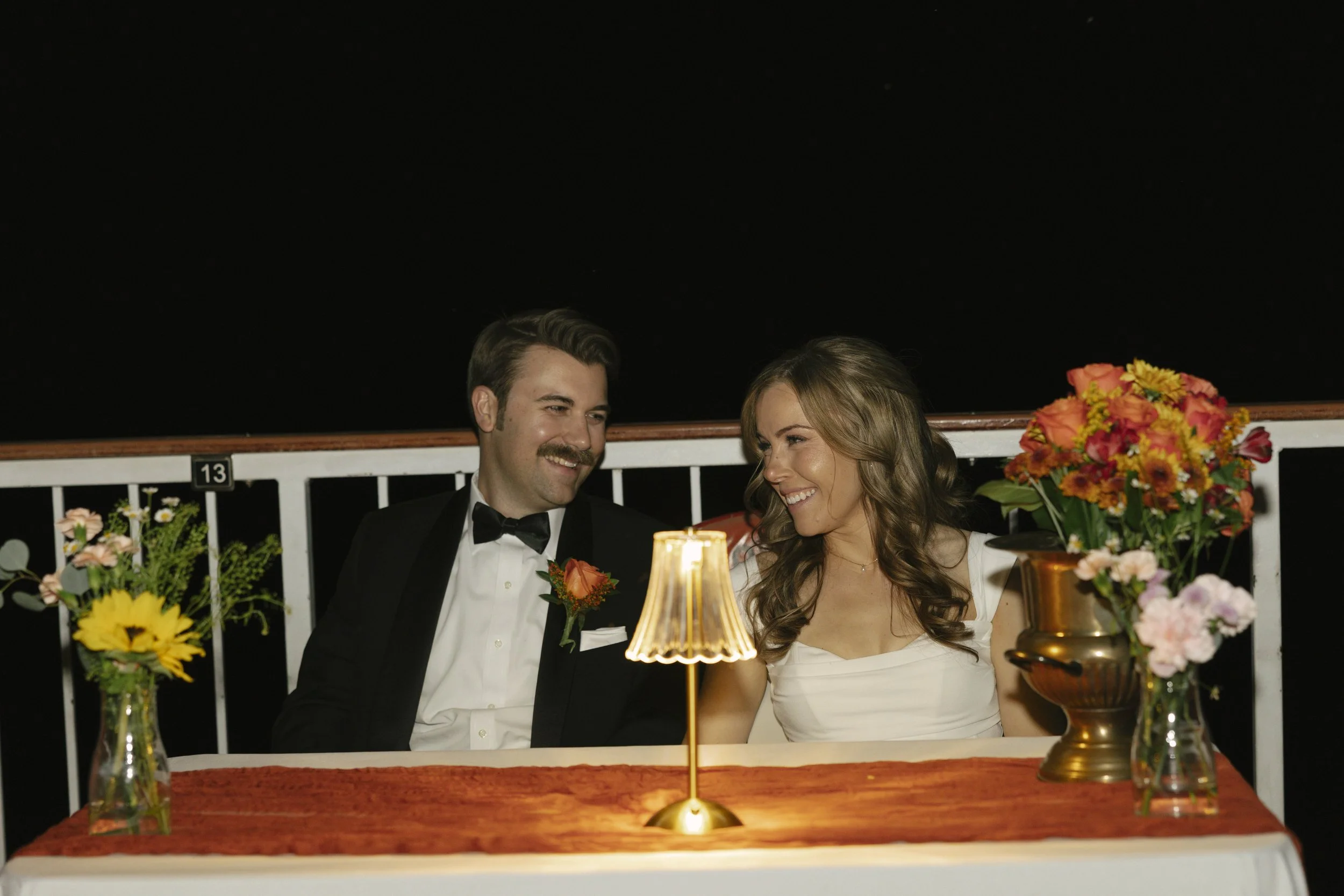 As night fell over Canyon Lake, the celebration continued aboard the Dolly Steamboat with heartfelt toasts, laughter, and time spent with close friends and family. Under the Arizona night sky, the couple shared meaningful moments with their guests, e