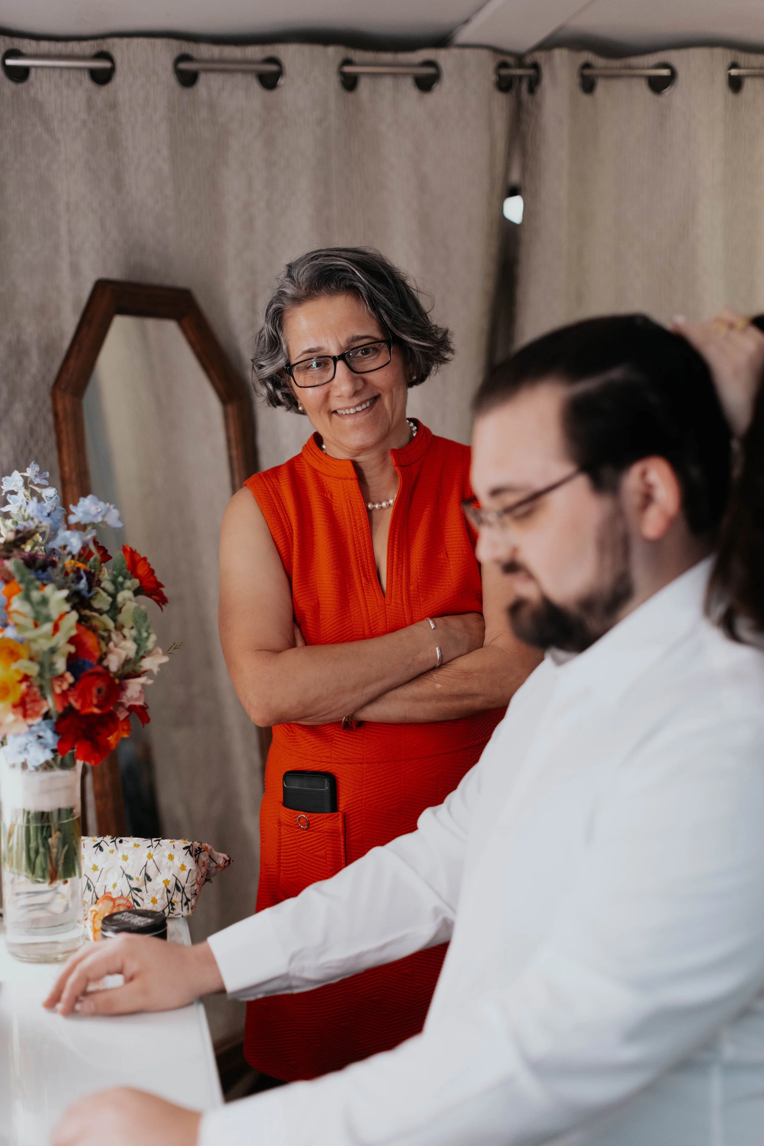 The morning began with quiet getting-ready moments and wedding detail photos before the ceremony at the Boojum Tree in Phoenix. From the bride’s dress and rings to personal touches shared throughout the space, every detail reflected Lauren & Joel’s b
