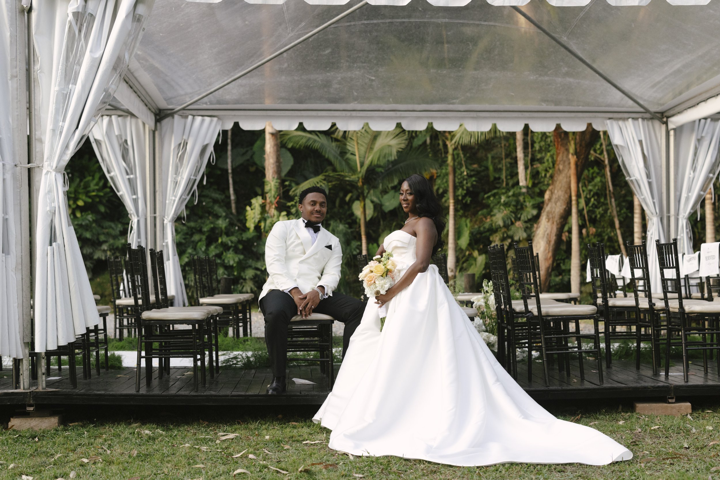Bride and groom portraits at Forest Campestre in Medellín, Colombia featuring romantic destination wedding photography, lush tropical gardens, bridal party portraits, and natural, documentary-style moments.