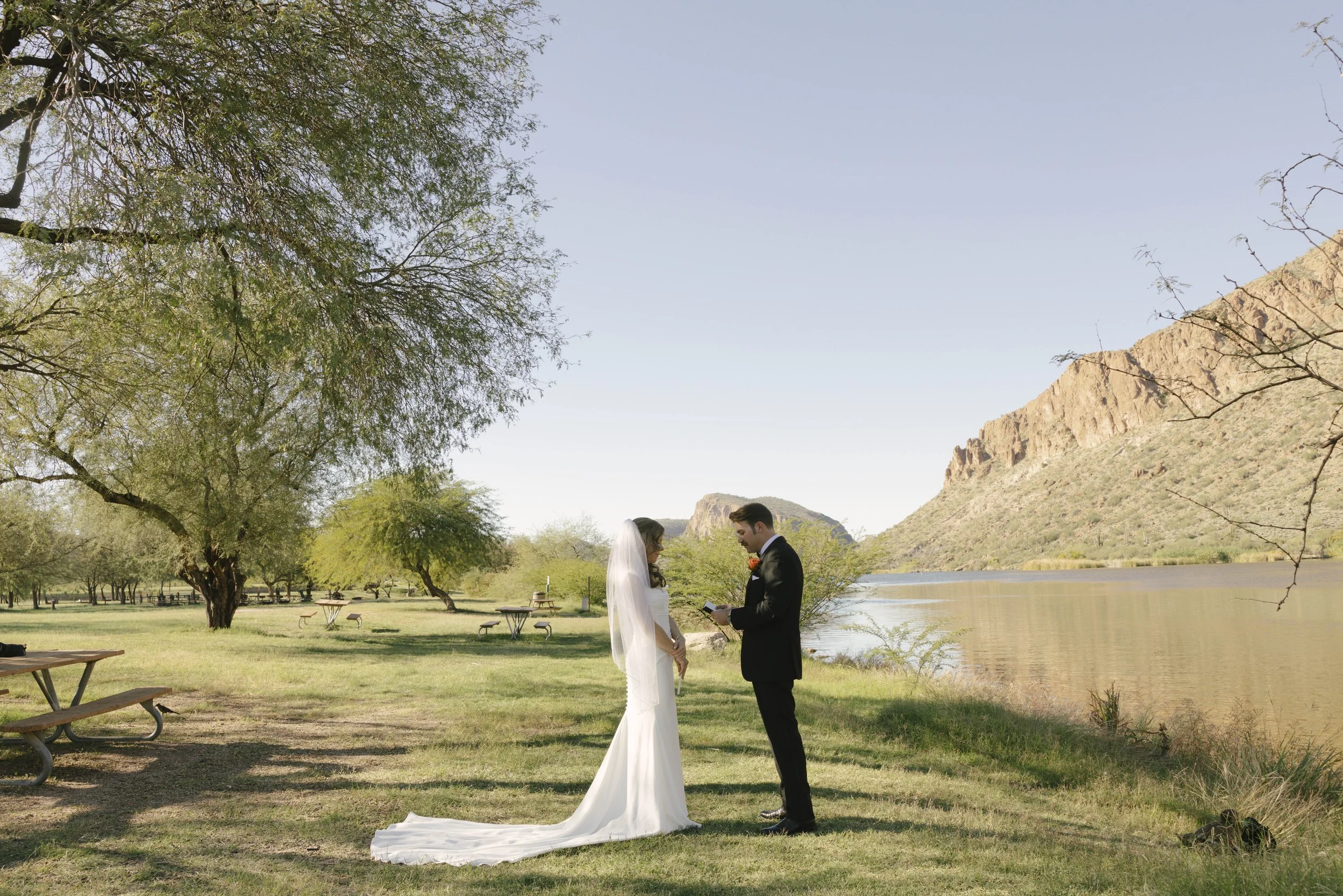 Before boarding the Dolly Steamboat, the couple shared a quiet first look along the shoreline of Canyon Lake. Surrounded by the desert mountains and calm water, they exchanged private vows in an intimate moment before the celebration began. The peace