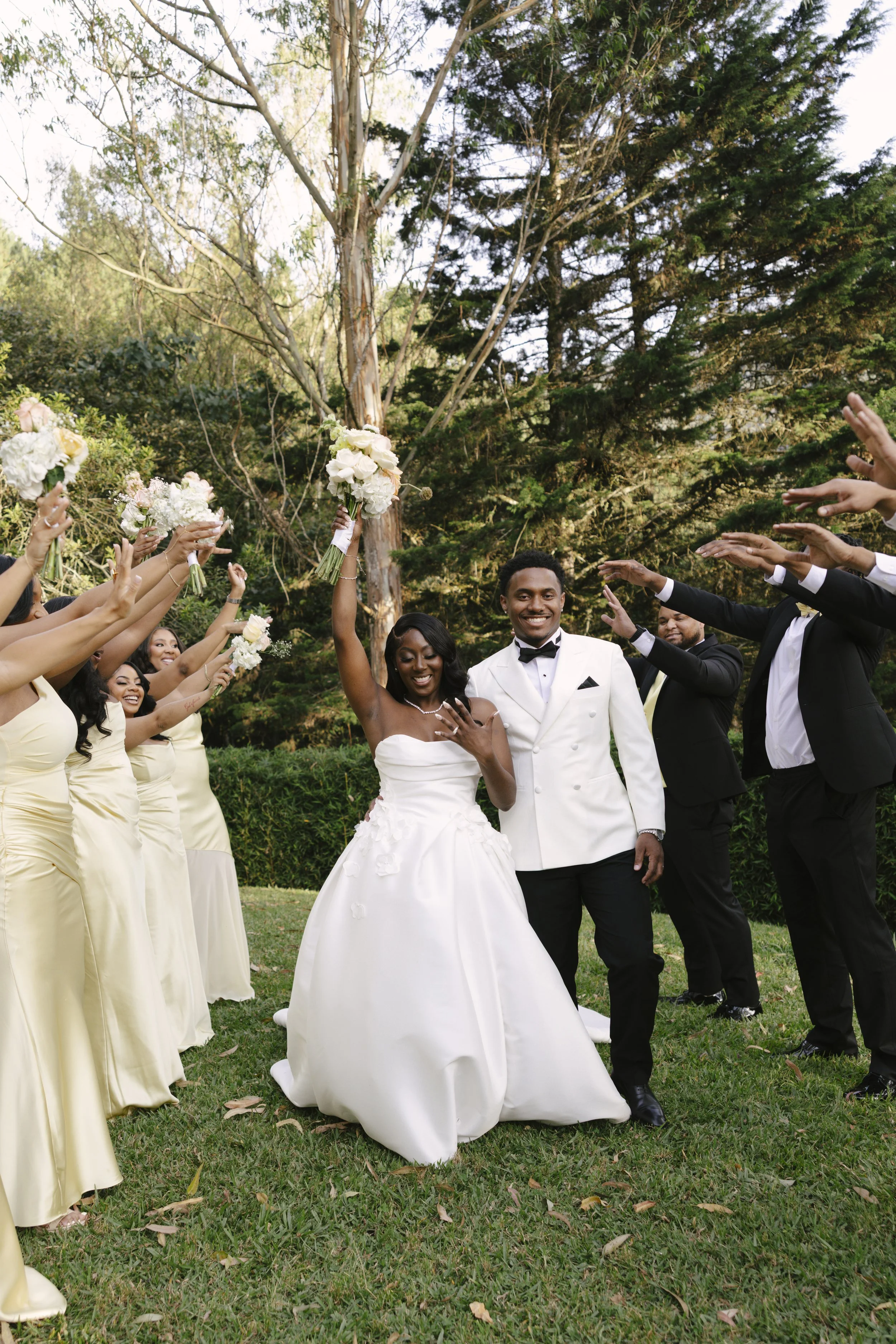 Forest Campestre wedding ceremony in Medellín, Colombia featuring the bridal processional, groom's reaction, emotional ceremony moments, floral aisle design, wedding guests, and documentary-style wedding photography