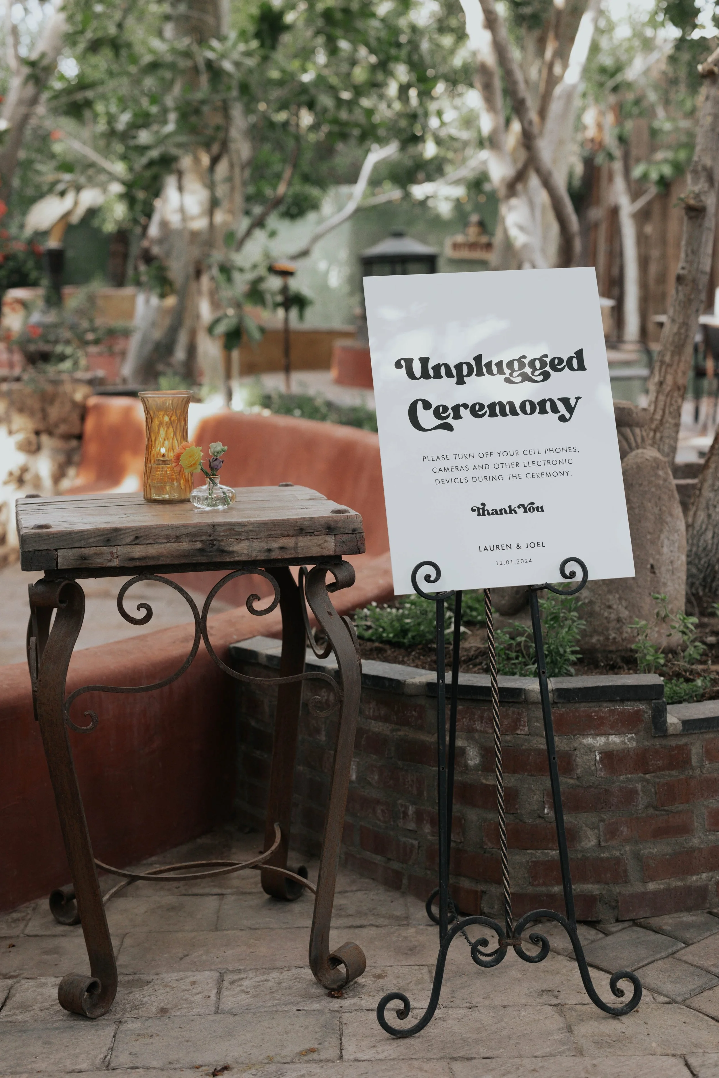 The Boojum Tree’s lush garden setting created a stunning backdrop for Lauren and Joel’s wedding day in Phoenix. From colorful floral arrangements to the candlelit reception space beneath the trees, every detail reflected the romantic and natural atmo
