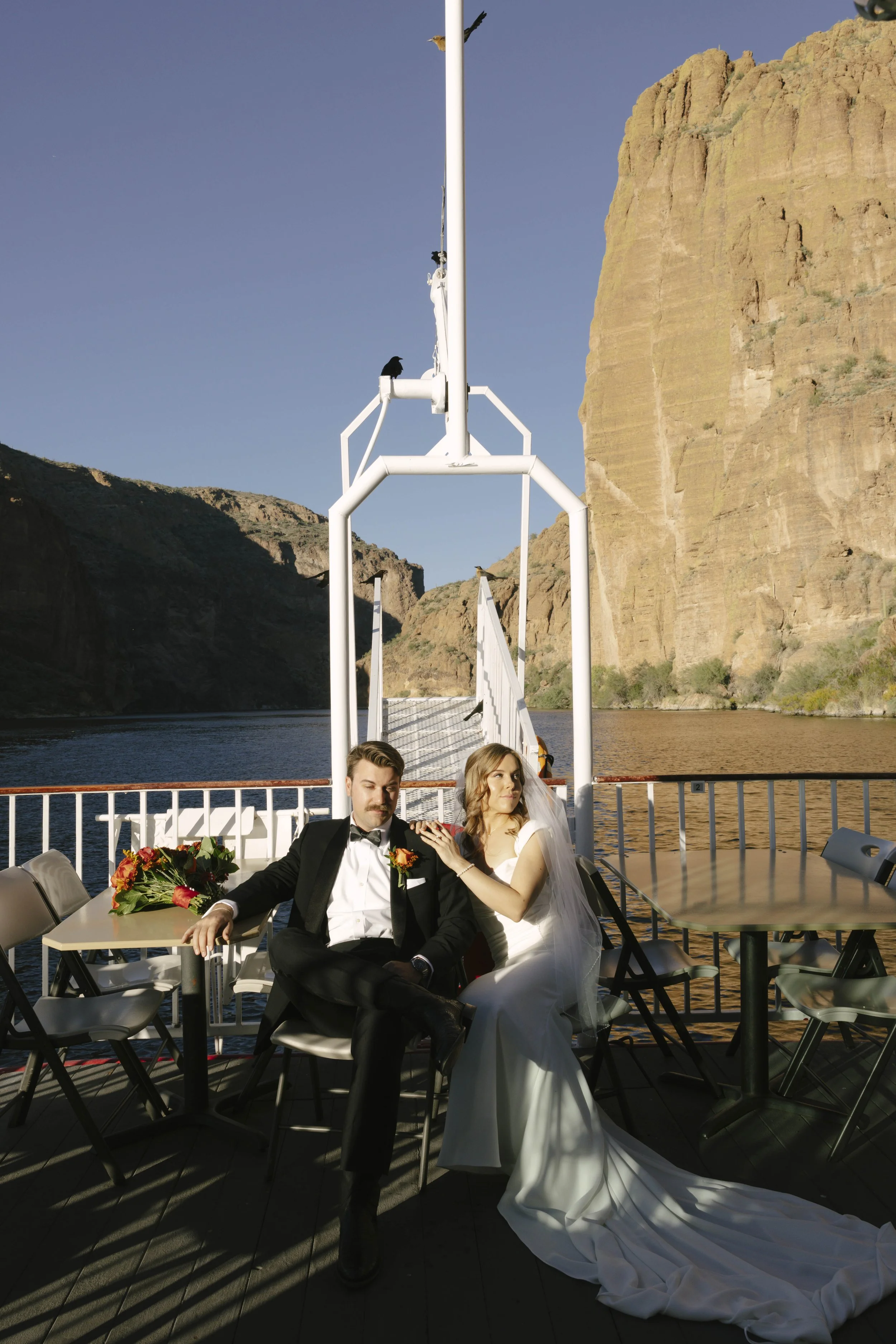 As the Dolly Steamboat cruised through Canyon Lake, the couple took a few quiet moments together on the deck surrounded by Arizona’s dramatic desert cliffs and open water. The golden afternoon light and peaceful canyon views created the perfect setti