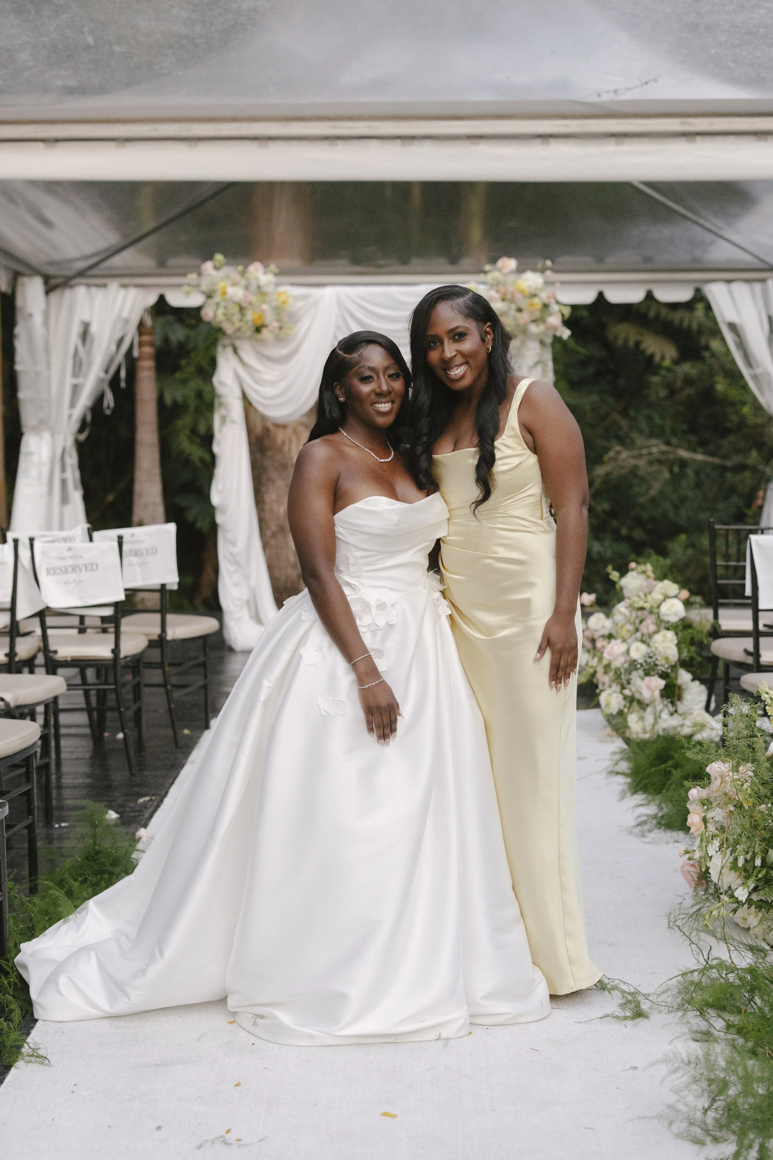 Bride and groom portraits at Forest Campestre in Medellín, Colombia featuring romantic destination wedding photography, lush tropical gardens, bridal party portraits, and natural, documentary-style moments.