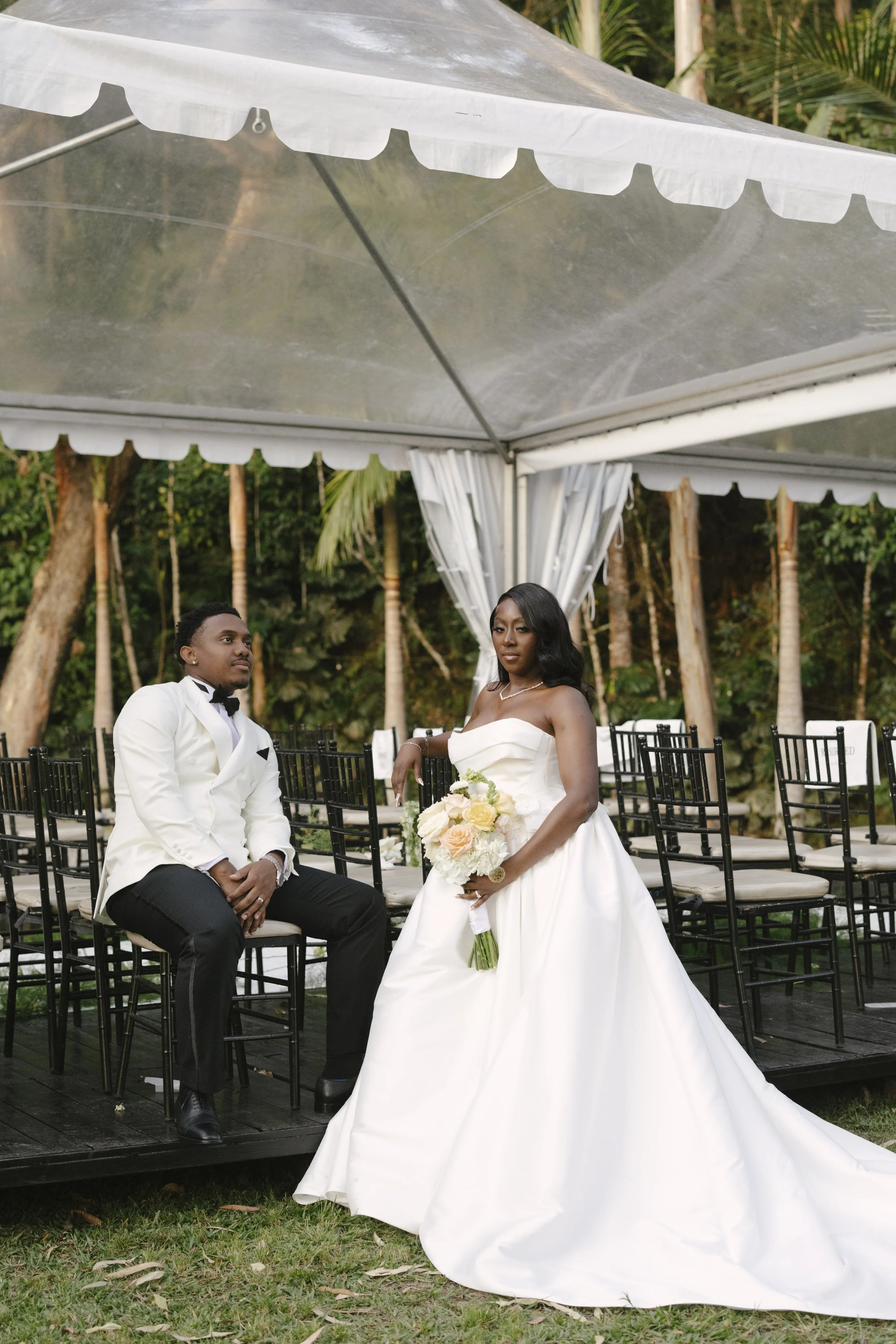 Bride and groom portraits at Forest Campestre in Medellín, Colombia featuring romantic destination wedding photography, lush tropical gardens, bridal party portraits, and natural, documentary-style moments.