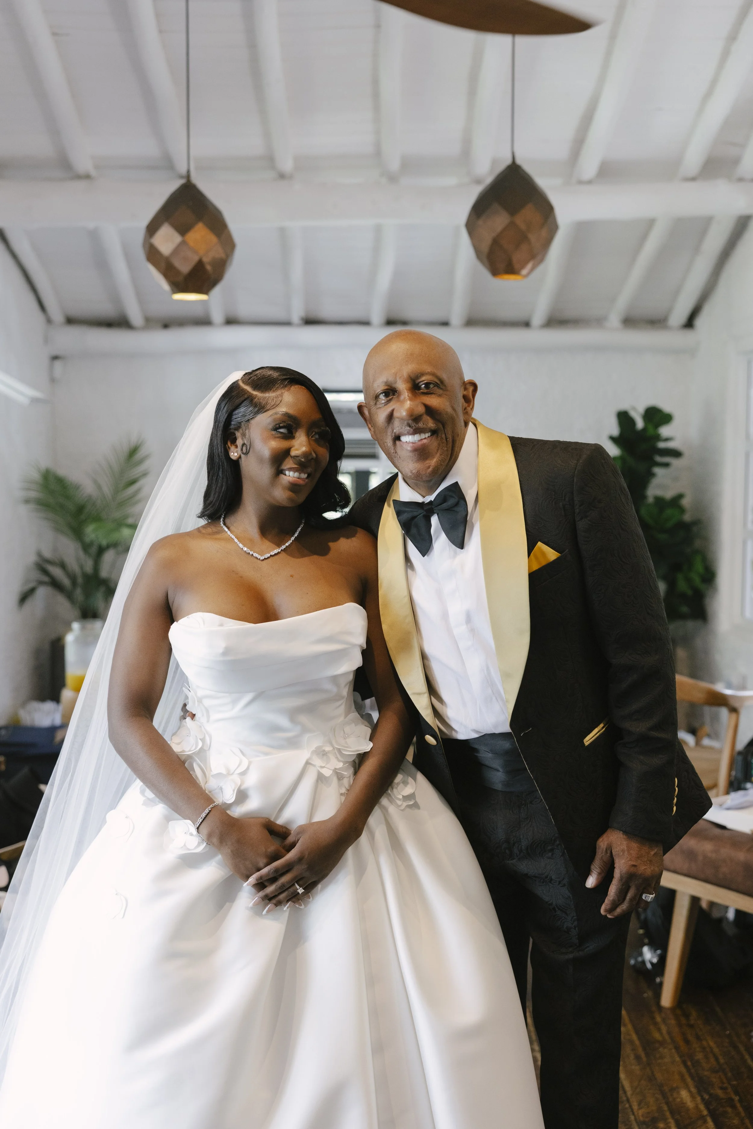 Documentary wedding photography showcasing bridal preparations, bridesmaids, wedding details, floral ceremony design, reception décor, invitation suite, wedding dress, and intimate getting ready moments at Forest Campestre in Medellín, Colombia.