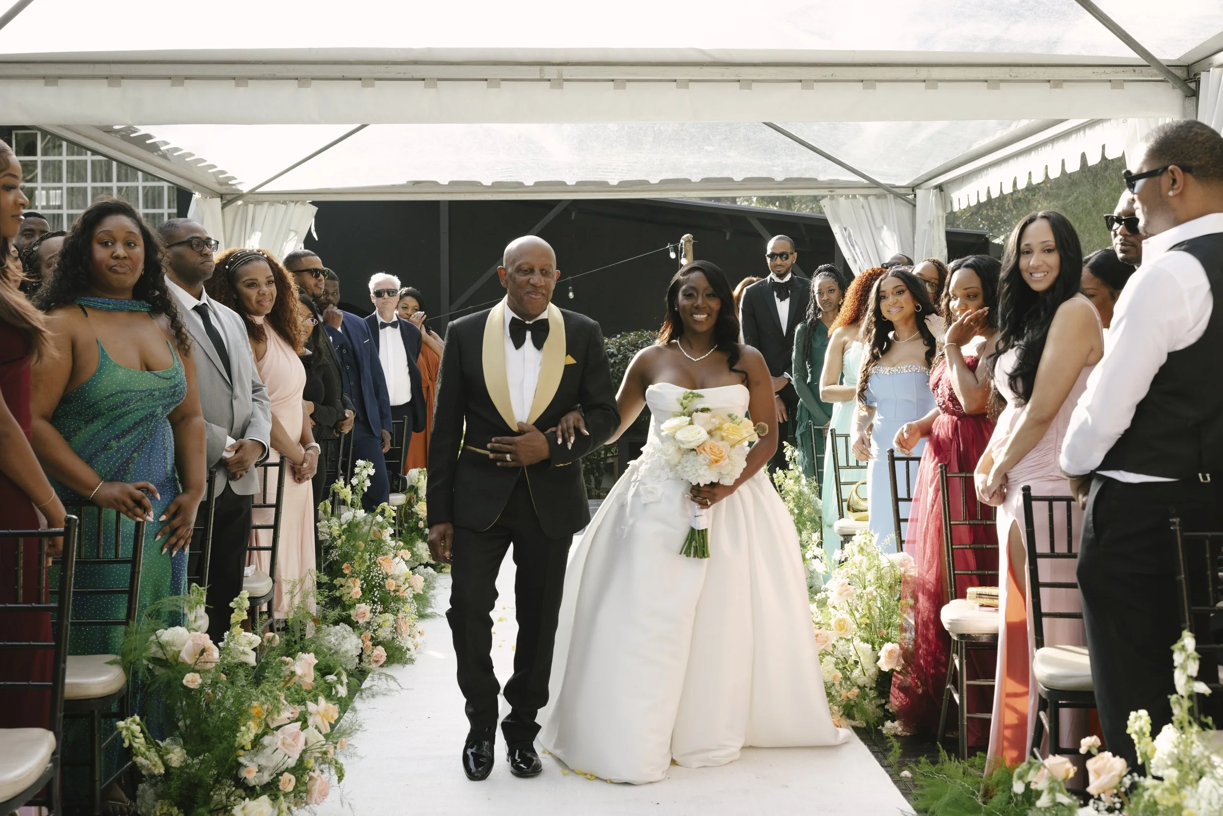 Forest Campestre wedding ceremony in Medellín, Colombia featuring the bridal processional, groom's reaction, emotional ceremony moments, floral aisle design, wedding guests, and documentary-style wedding photography
