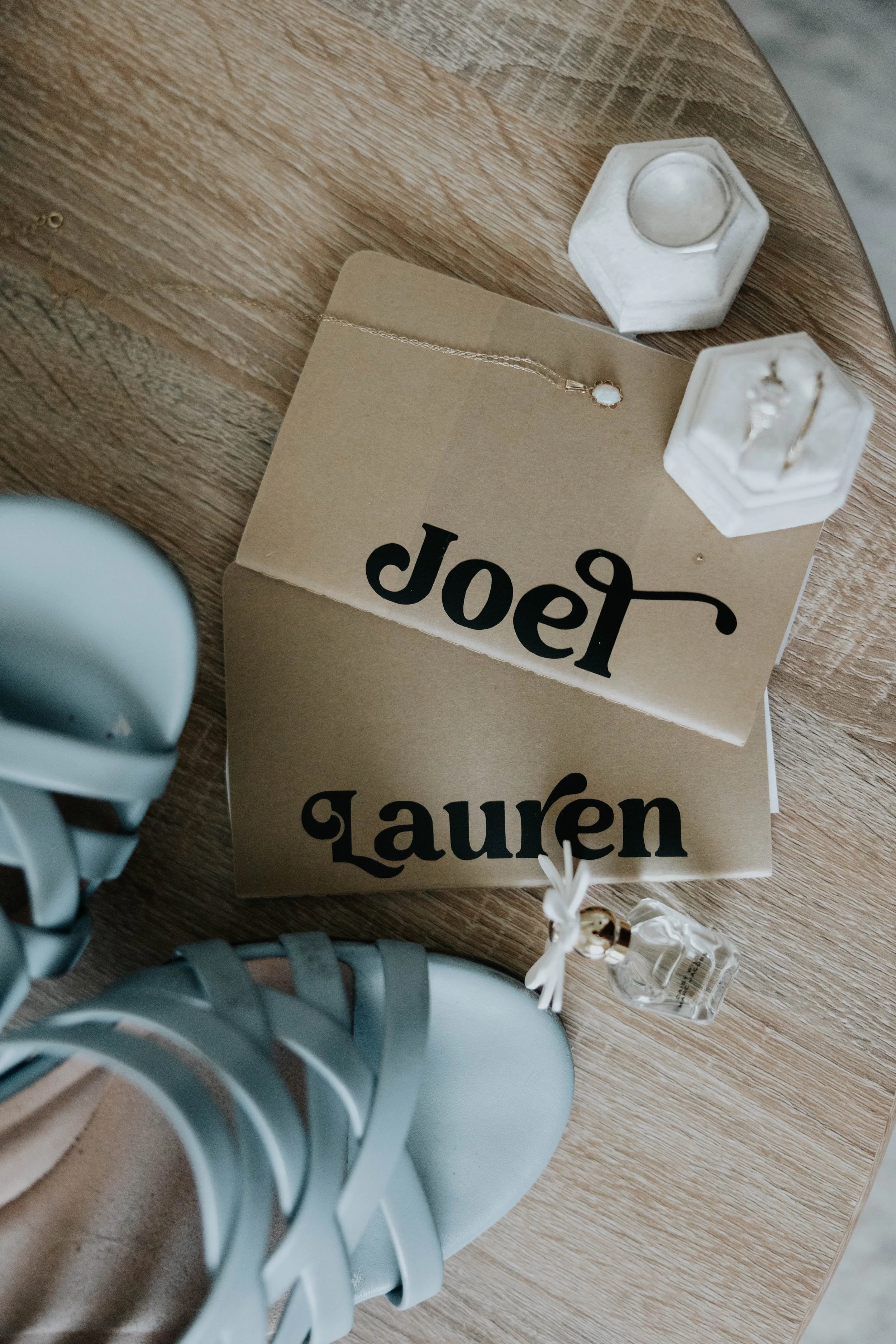 The morning began with quiet getting-ready moments and wedding detail photos before the ceremony at the Boojum Tree in Phoenix. From the bride’s dress and rings to personal touches shared throughout the space, every detail reflected Lauren & Joel’s b