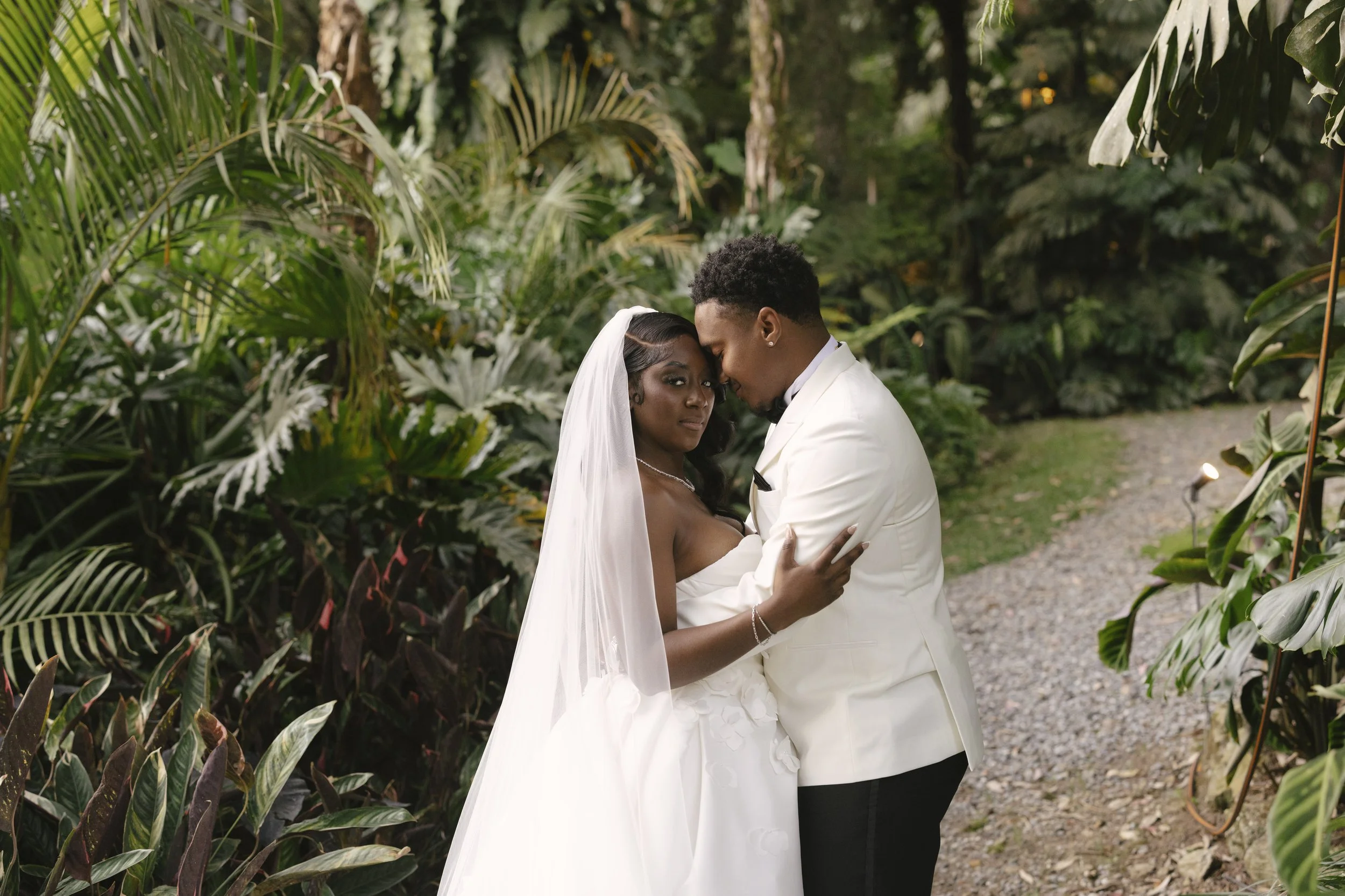 Bride and groom portraits at Forest Campestre in Medellín, Colombia featuring romantic destination wedding photography, lush tropical gardens, bridal party portraits, and natural, documentary-style moments.