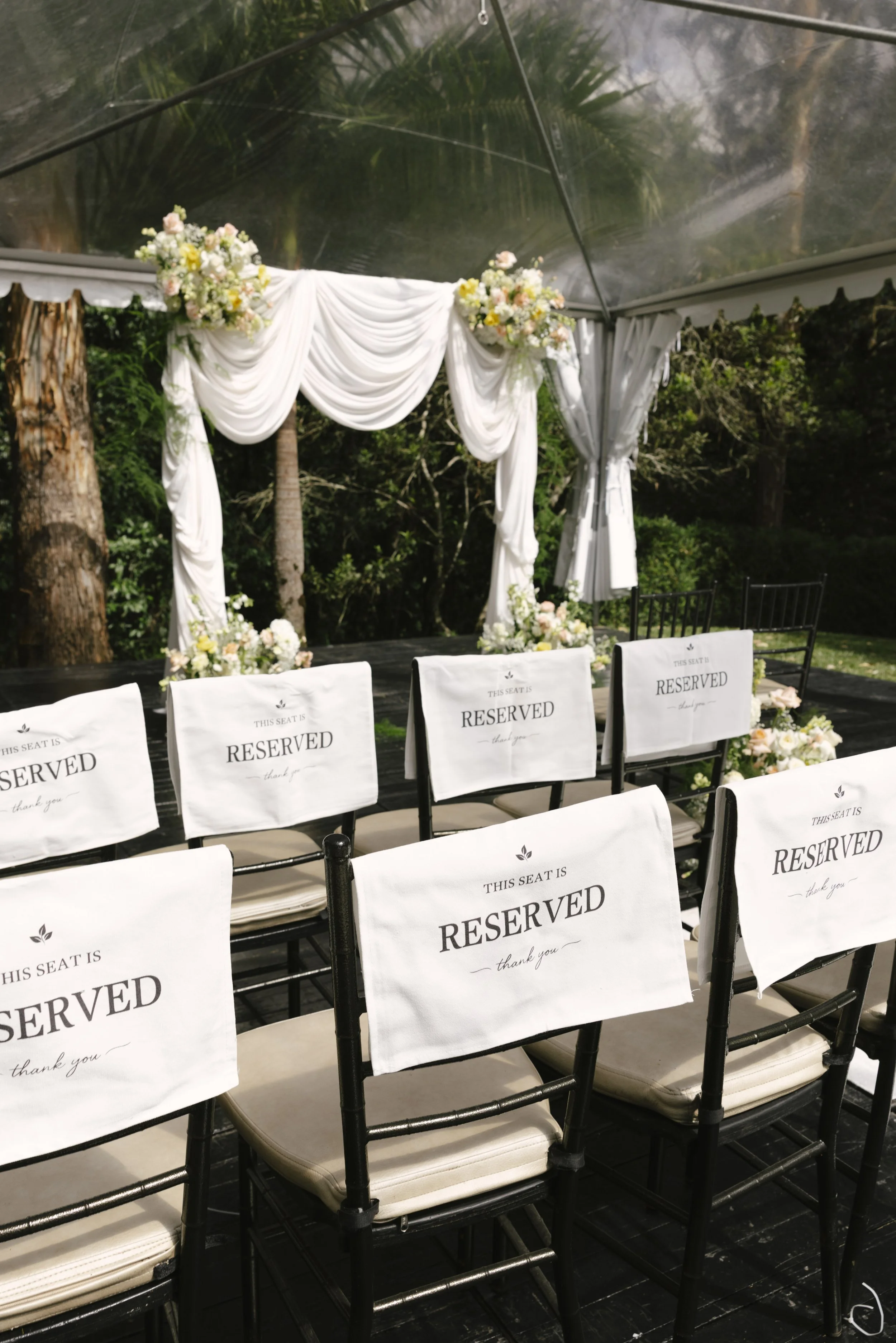 Documentary wedding photography showcasing bridal preparations, bridesmaids, wedding details, floral ceremony design, reception décor, invitation suite, wedding dress, and intimate getting ready moments at Forest Campestre in Medellín, Colombia.
