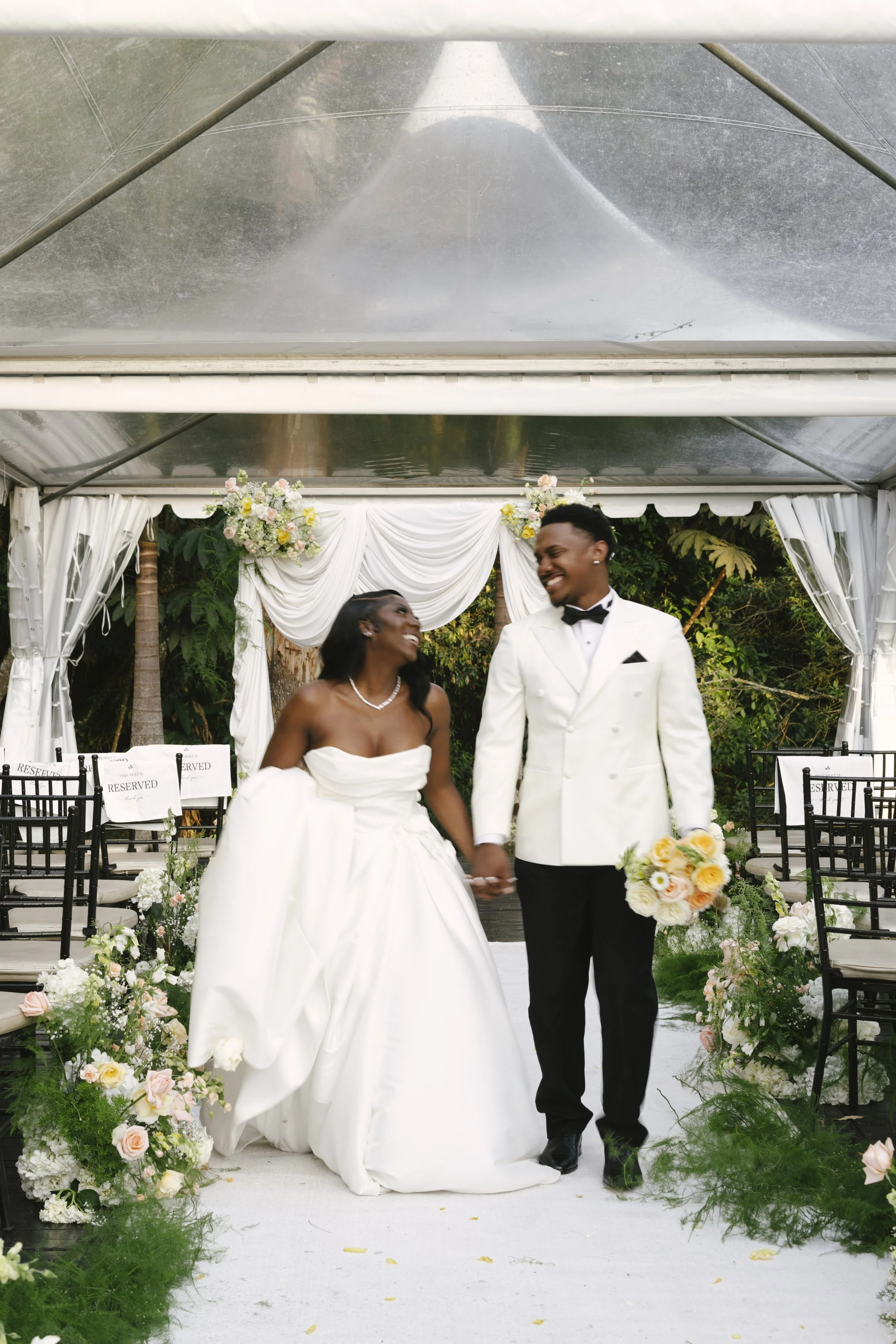 Bride and groom portraits at Forest Campestre in Medellín, Colombia featuring romantic destination wedding photography, lush tropical gardens, bridal party portraits, and natural, documentary-style moments.
