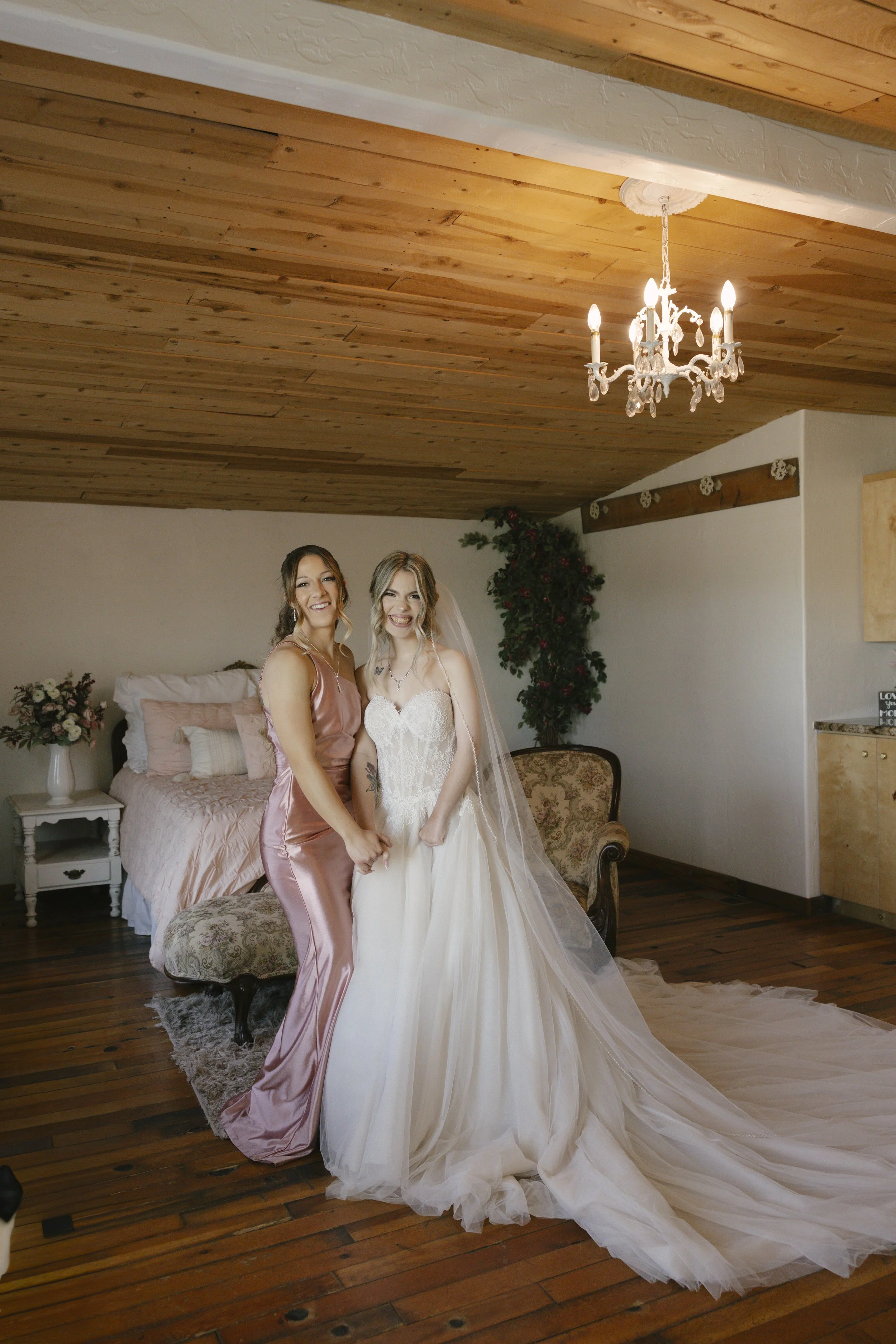 Knotty Barn wedding in Queen Creek, Arizona captured by Arizona wedding photographer Raw By Laura, featuring candid, documentary-style wedding photography, rustic western atmosphere, warm desert light, and authentic emotional moments.