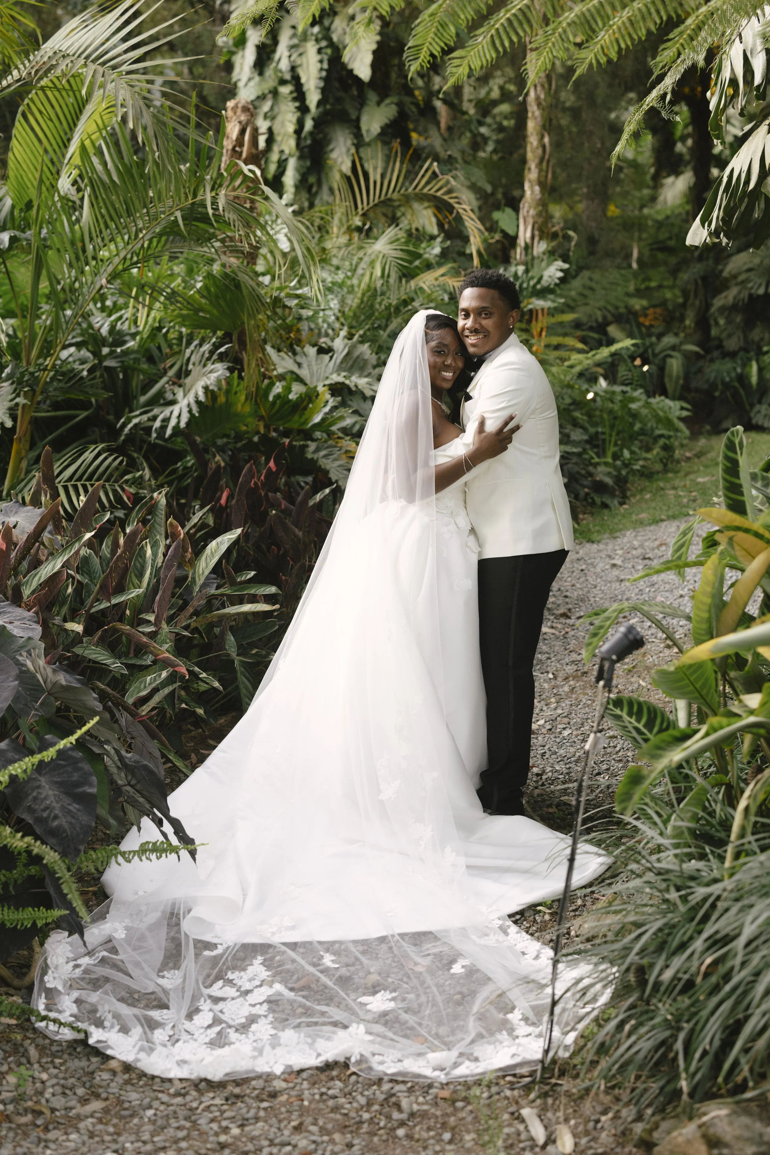 Bride and groom portraits at Forest Campestre in Medellín, Colombia featuring romantic destination wedding photography, lush tropical gardens, bridal party portraits, and natural, documentary-style moments.