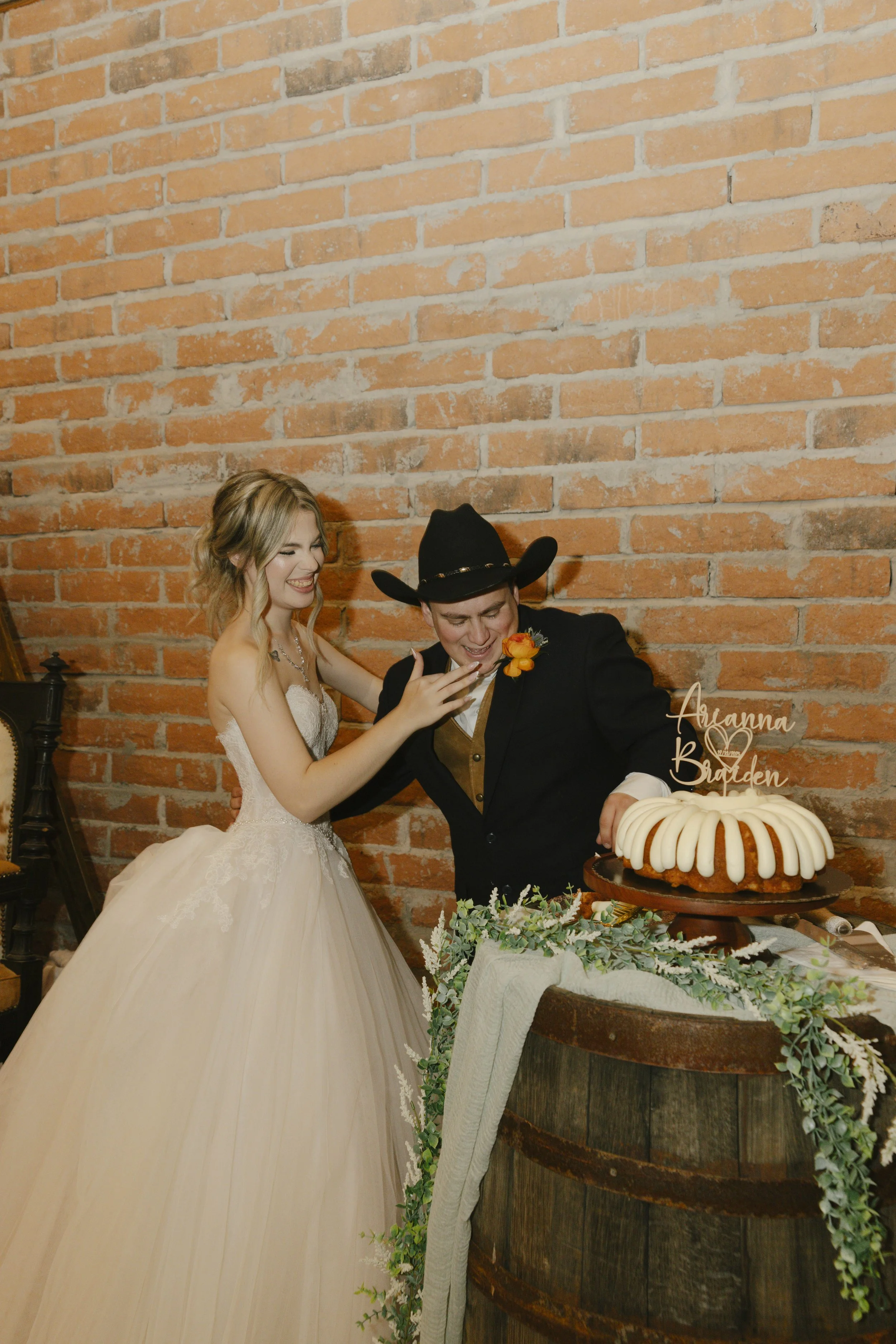 Documentary wedding photography at The Knotty Barn in Queen Creek, Arizona, captured by Arizona wedding photographer Raw By Laura, showcasing authentic moments, desert scenery, and a rustic western wedding setting.