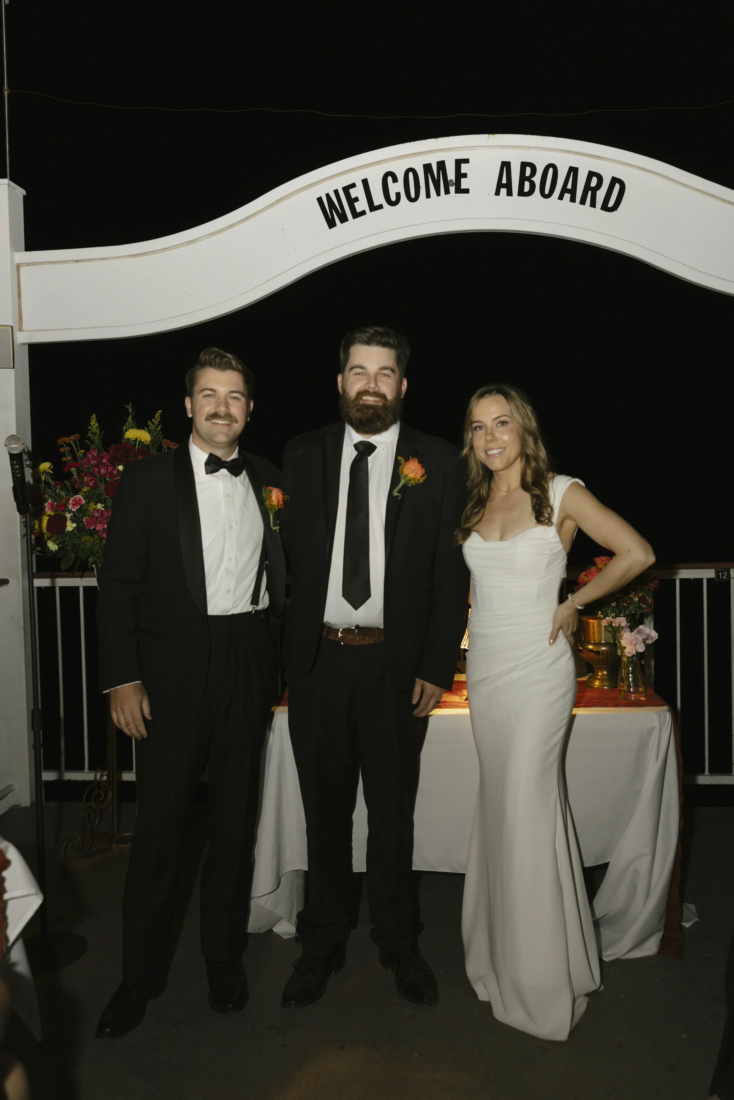 As night fell over Canyon Lake, the celebration continued aboard the Dolly Steamboat with heartfelt toasts, laughter, and time spent with close friends and family. Under the Arizona night sky, the couple shared meaningful moments with their guests, e