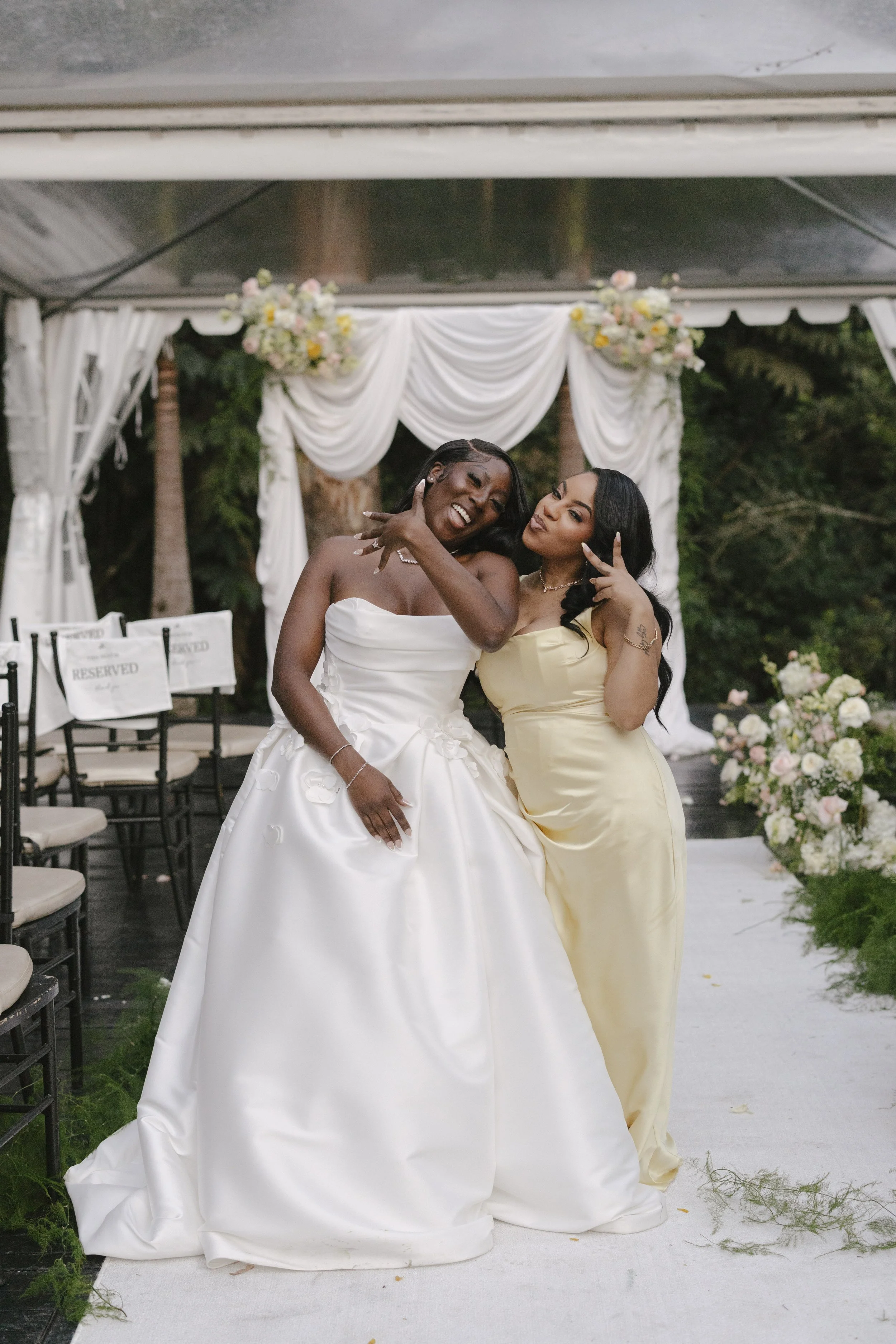 Bride and groom portraits at Forest Campestre in Medellín, Colombia featuring romantic destination wedding photography, lush tropical gardens, bridal party portraits, and natural, documentary-style moments.