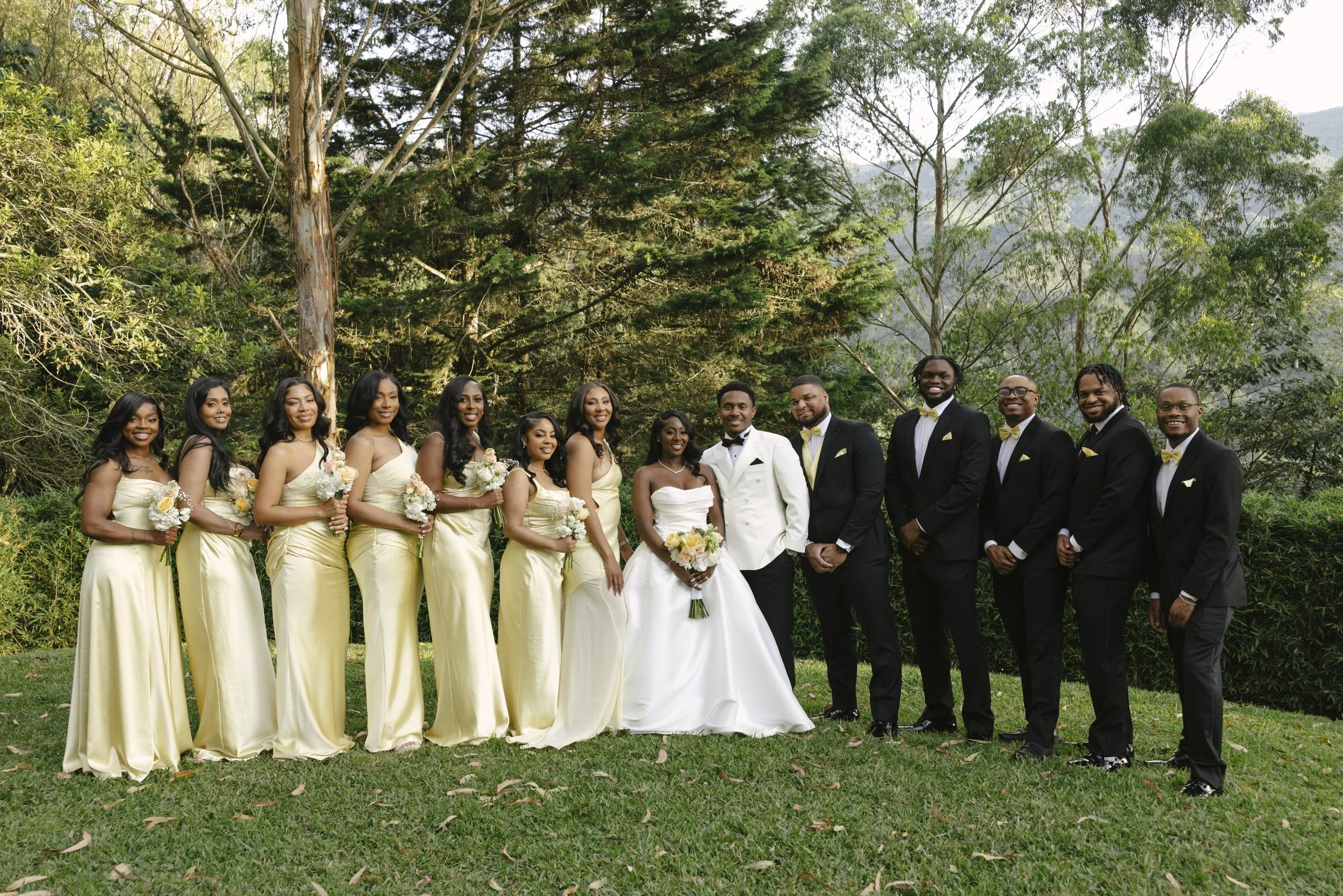 Forest Campestre wedding ceremony in Medellín, Colombia featuring the bridal processional, groom's reaction, emotional ceremony moments, floral aisle design, wedding guests, and documentary-style wedding photography