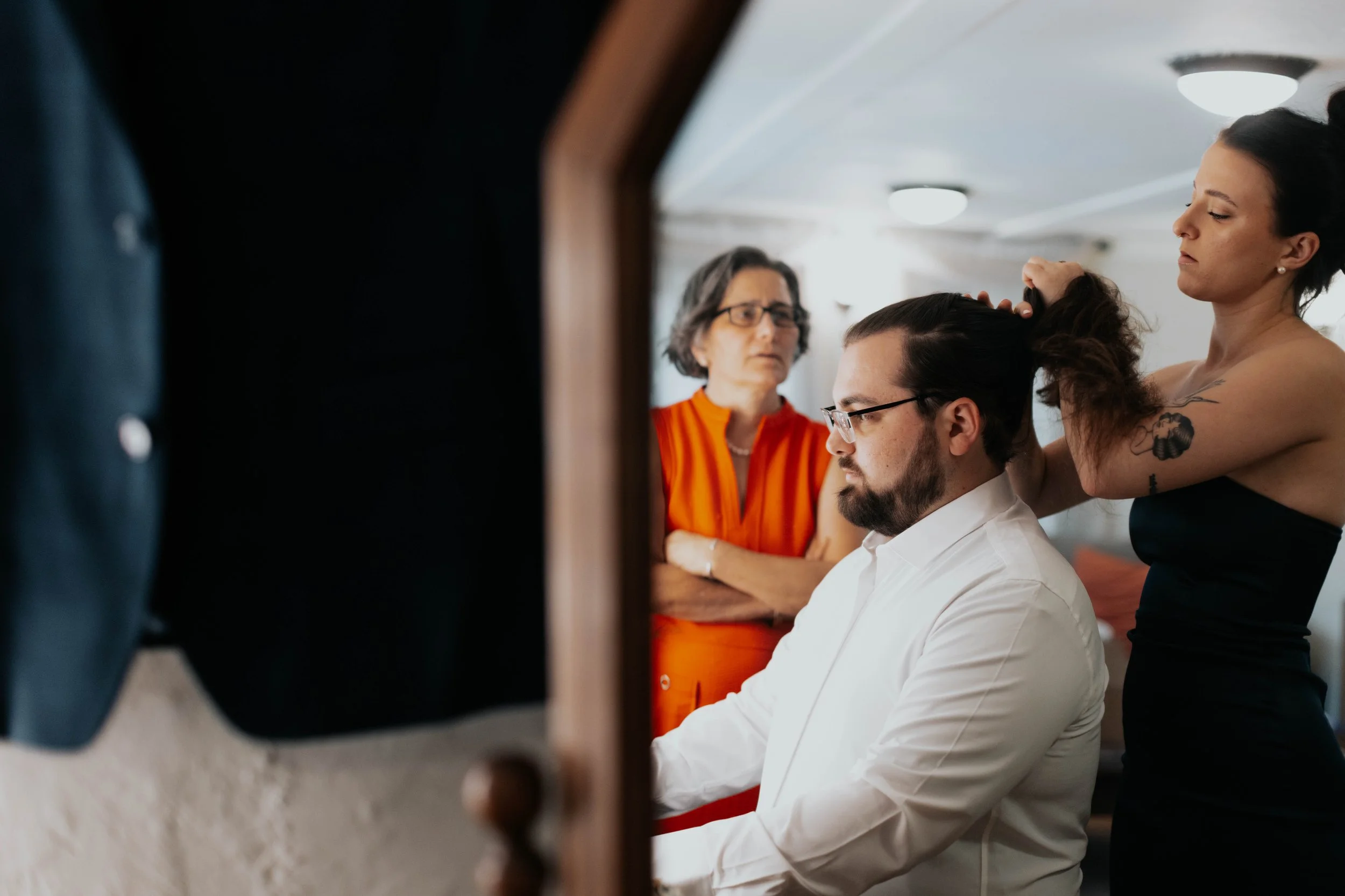 The morning began with quiet getting-ready moments and wedding detail photos before the ceremony at the Boojum Tree in Phoenix. From the bride’s dress and rings to personal touches shared throughout the space, every detail reflected Lauren & Joel’s b