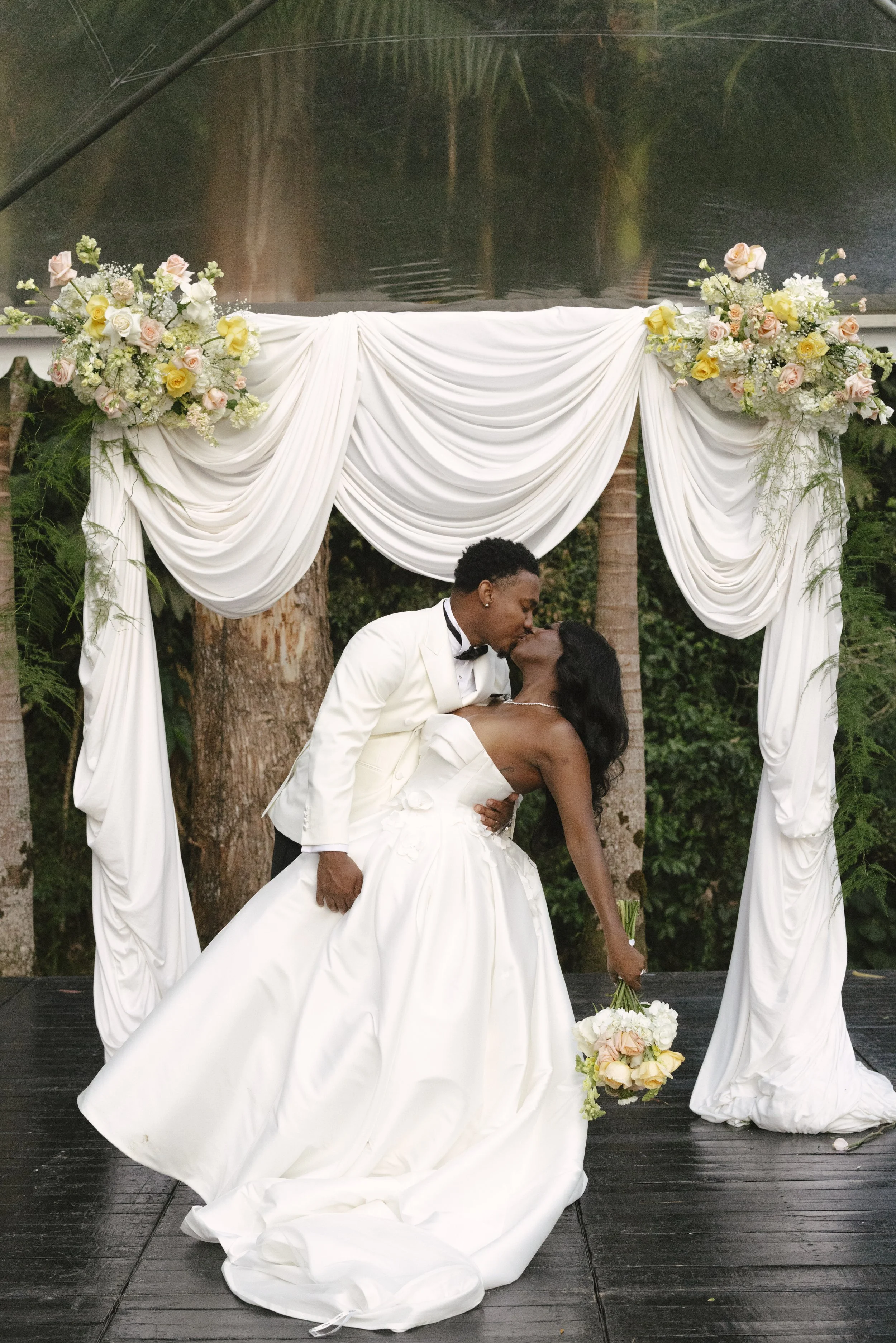 Bride and groom portraits at Forest Campestre in Medellín, Colombia featuring romantic destination wedding photography, lush tropical gardens, bridal party portraits, and natural, documentary-style moments.