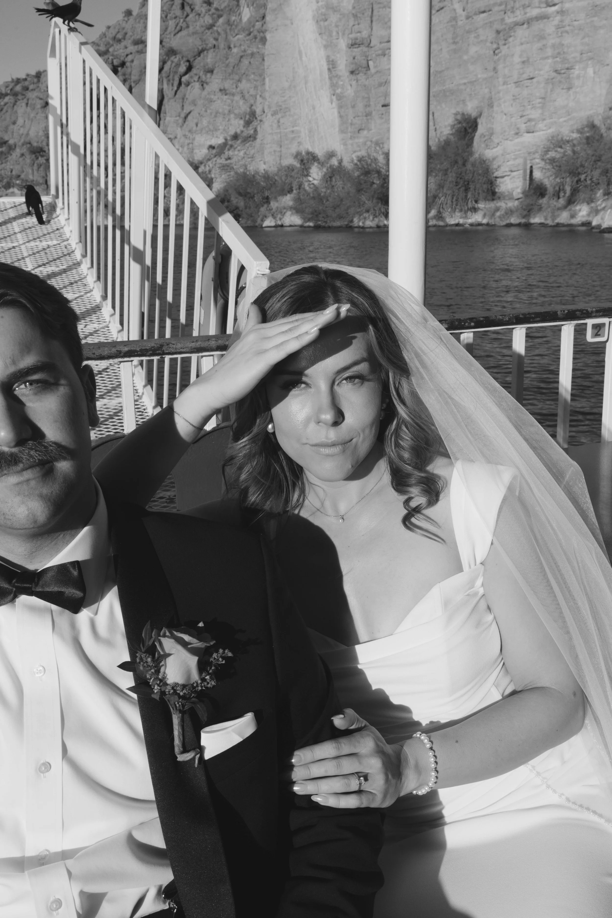 As the Dolly Steamboat cruised through Canyon Lake, the couple took a few quiet moments together on the deck surrounded by Arizona’s dramatic desert cliffs and open water. The golden afternoon light and peaceful canyon views created the perfect setti