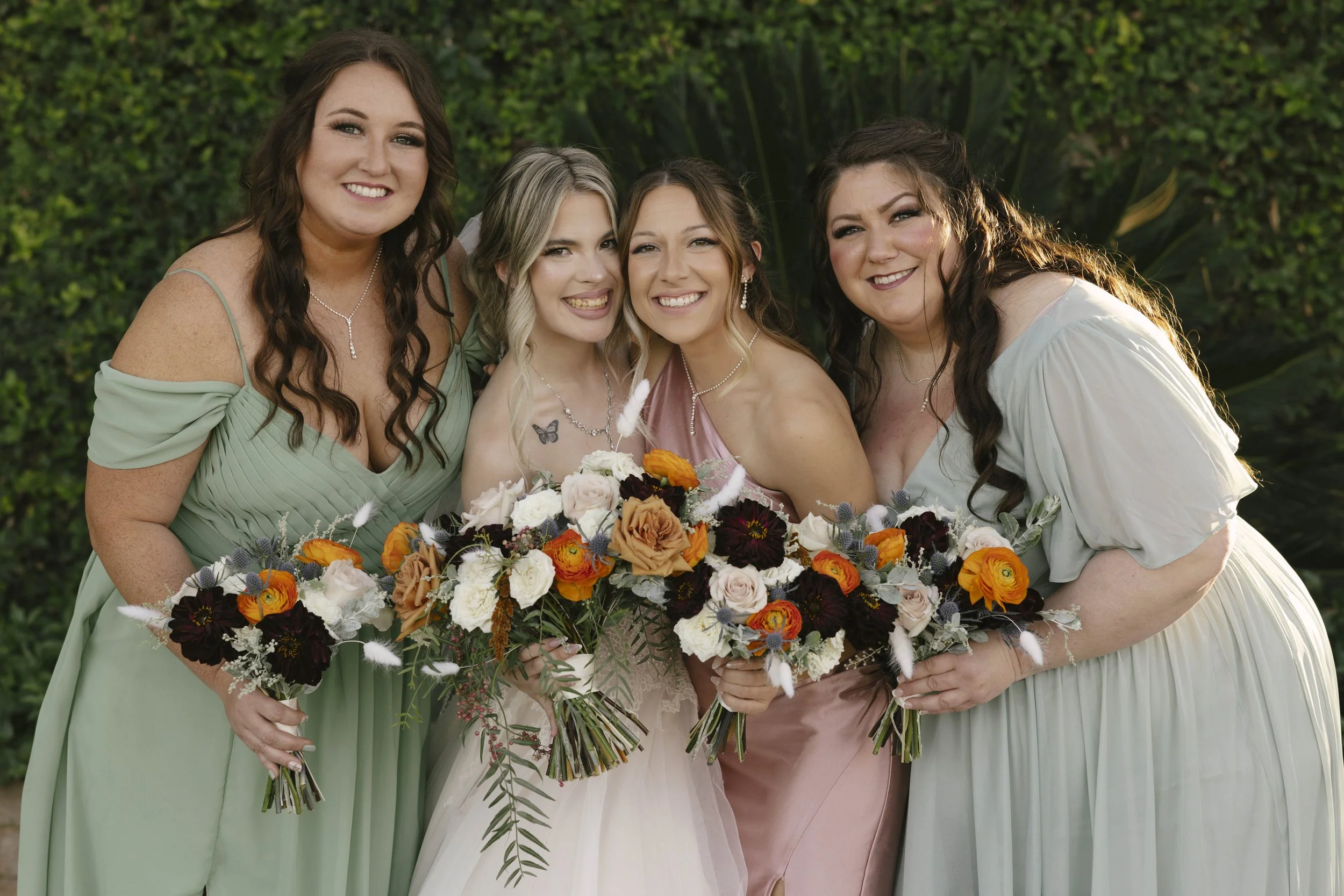 Documentary wedding photography at The Knotty Barn in Queen Creek, Arizona, captured by Arizona wedding photographer Raw By Laura, showcasing authentic moments, desert scenery, and a rustic western wedding setting.