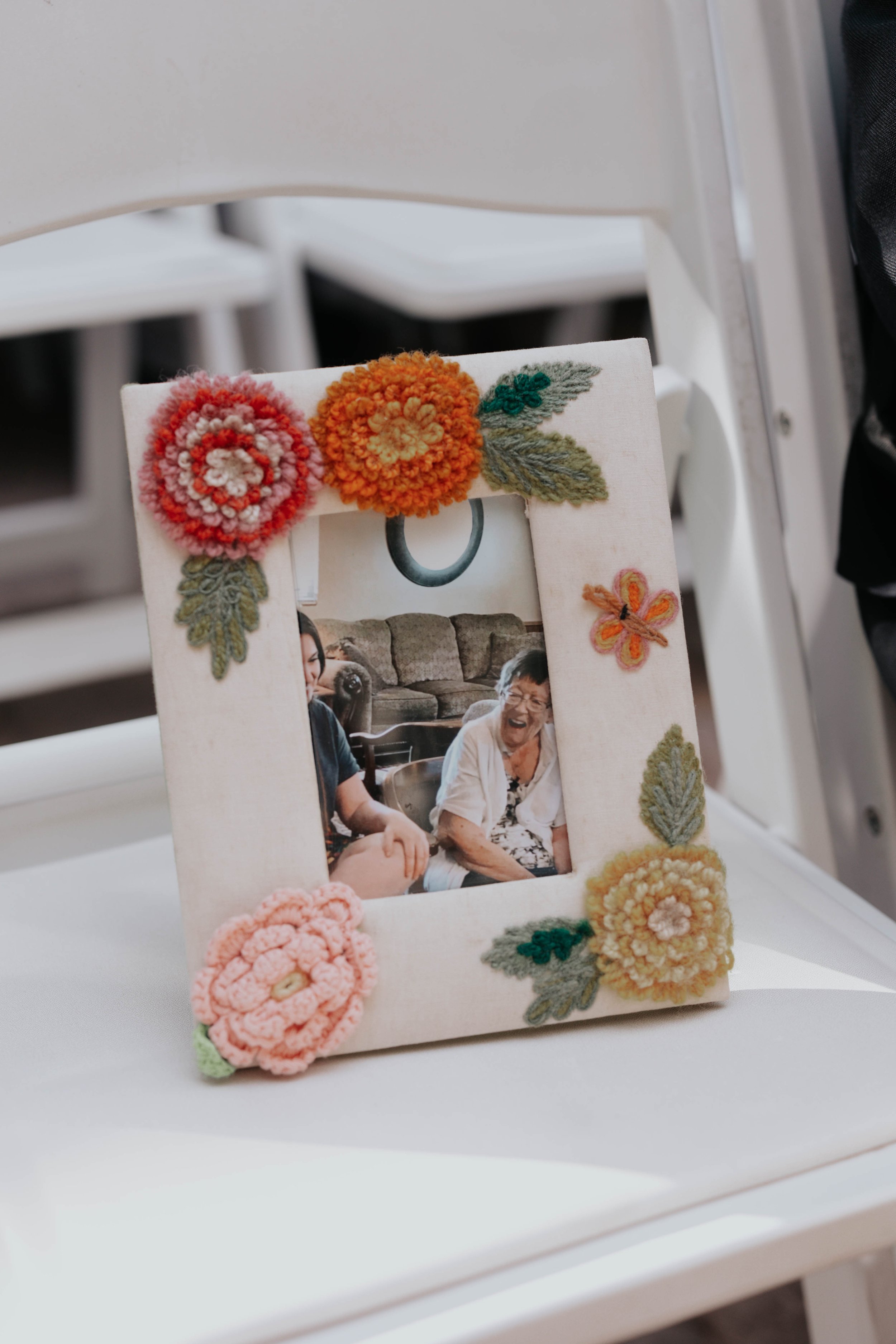 The Boojum Tree’s lush garden setting created a stunning backdrop for Lauren and Joel’s wedding day in Phoenix. From colorful floral arrangements to the candlelit reception space beneath the trees, every detail reflected the romantic and natural atmo