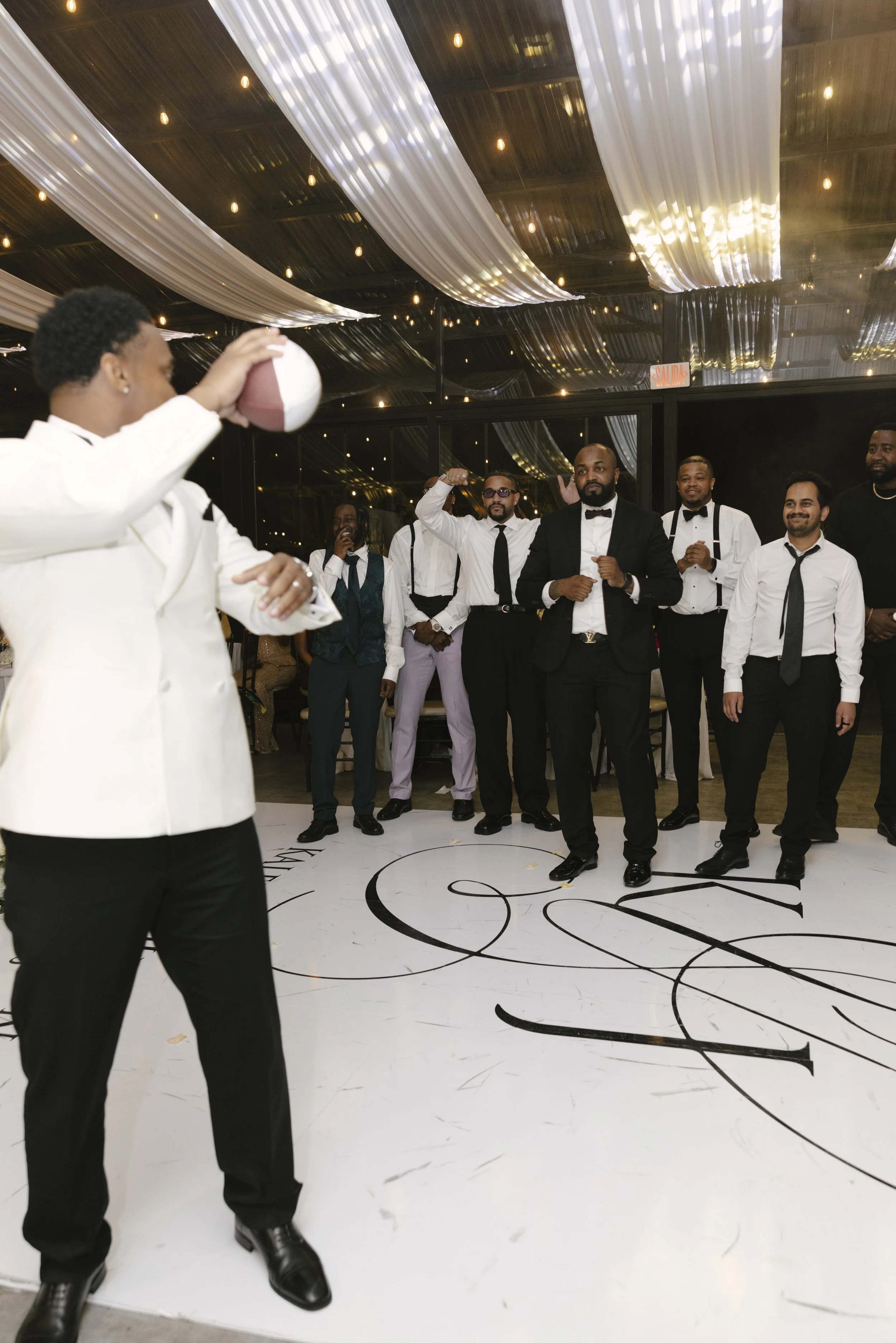 Wedding reception at Forest Campestre in Medellín, Colombia featuring the couple's first dance, parent dances, dance floor celebration, wedding desserts, and candid documentary wedding photography.
