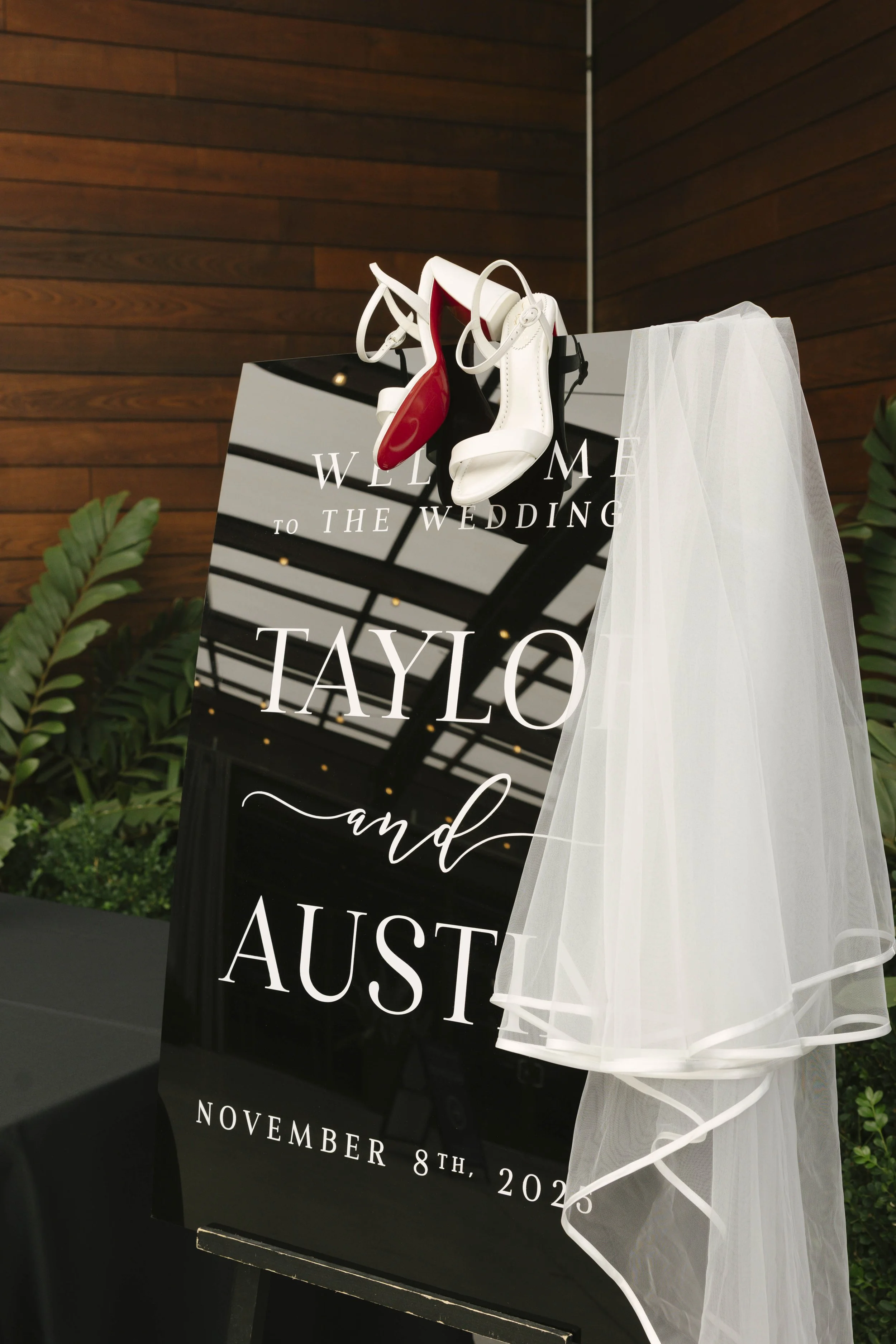 Romantic, modern wedding at The Clayton House in Scottsdale, Arizona captured by Arizona wedding photographer Raw By Laura, highlighting genuine connection, refined details, and natural moments throughout the celebration.