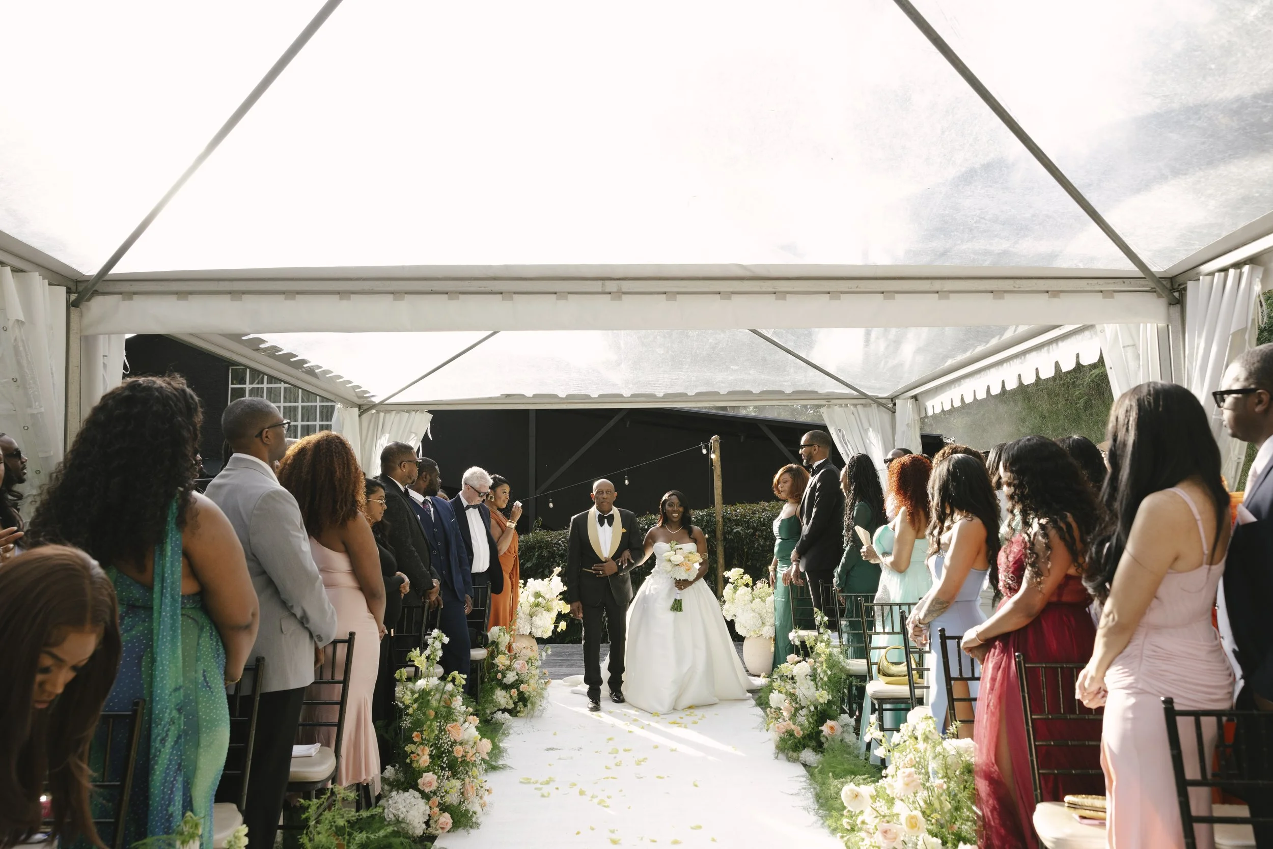 Forest Campestre wedding ceremony in Medellín, Colombia featuring the bridal processional, groom's reaction, emotional ceremony moments, floral aisle design, wedding guests, and documentary-style wedding photography