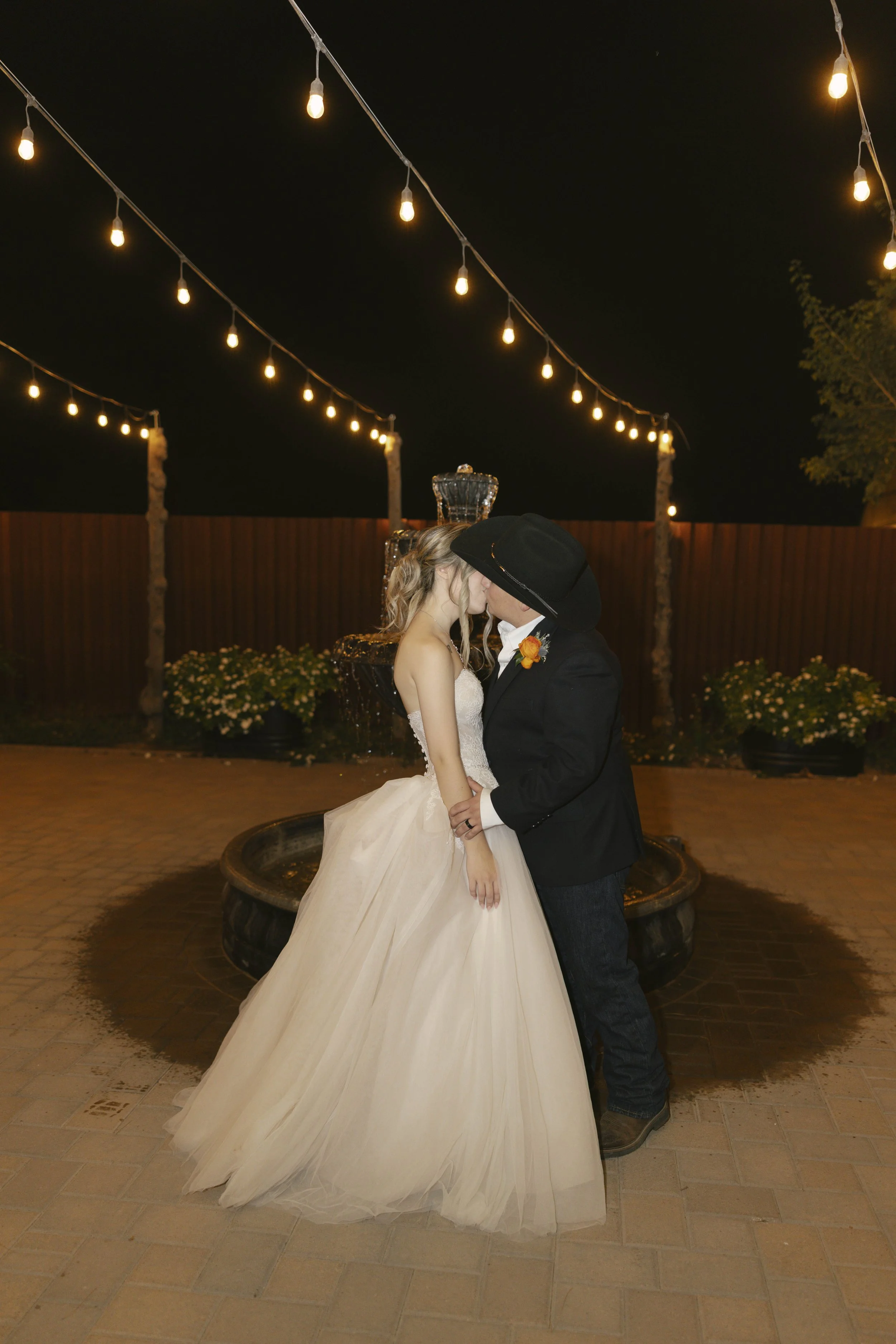 Documentary wedding photography at The Knotty Barn in Queen Creek, Arizona, captured by Arizona wedding photographer Raw By Laura, showcasing authentic moments, desert scenery, and a rustic western wedding setting.
