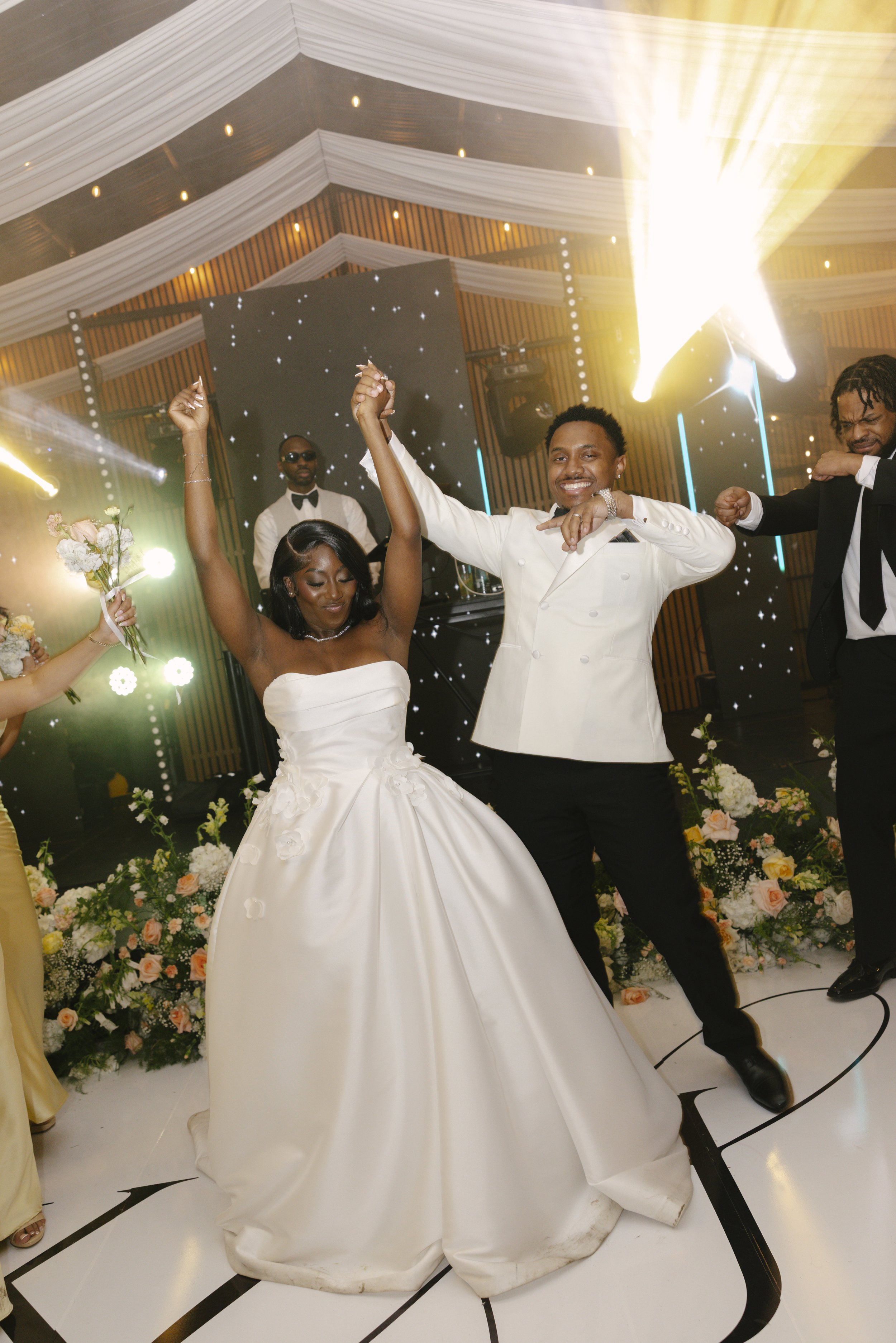 Wedding reception details at Forest Campestre in Medellín, Colombia featuring elegant reception décor, floral tablescapes, wedding cake, custom signage, first dance, and lively celebration captured through documentary wedding photography
