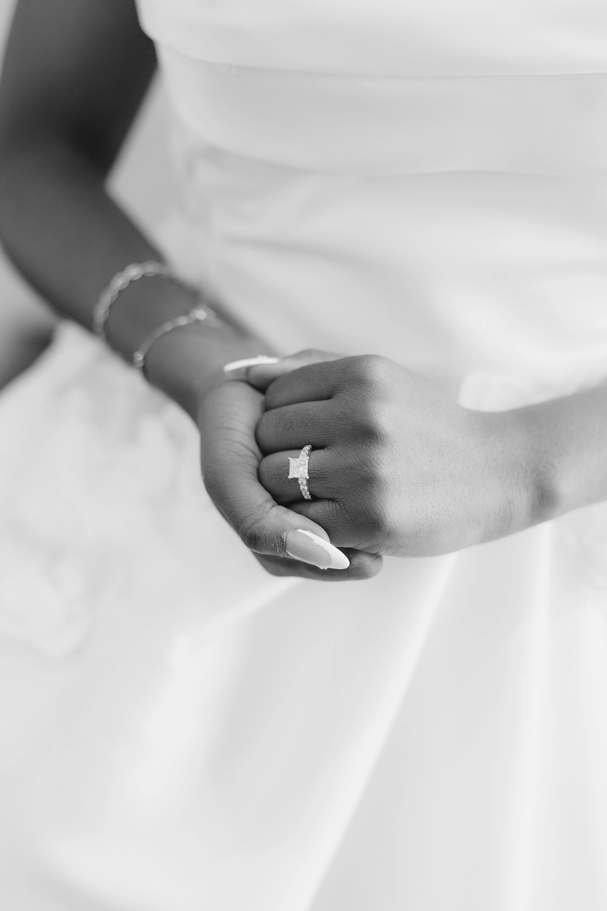 Documentary wedding photography showcasing bridal preparations, bridesmaids, wedding details, floral ceremony design, reception décor, invitation suite, wedding dress, and intimate getting ready moments at Forest Campestre in Medellín, Colombia.