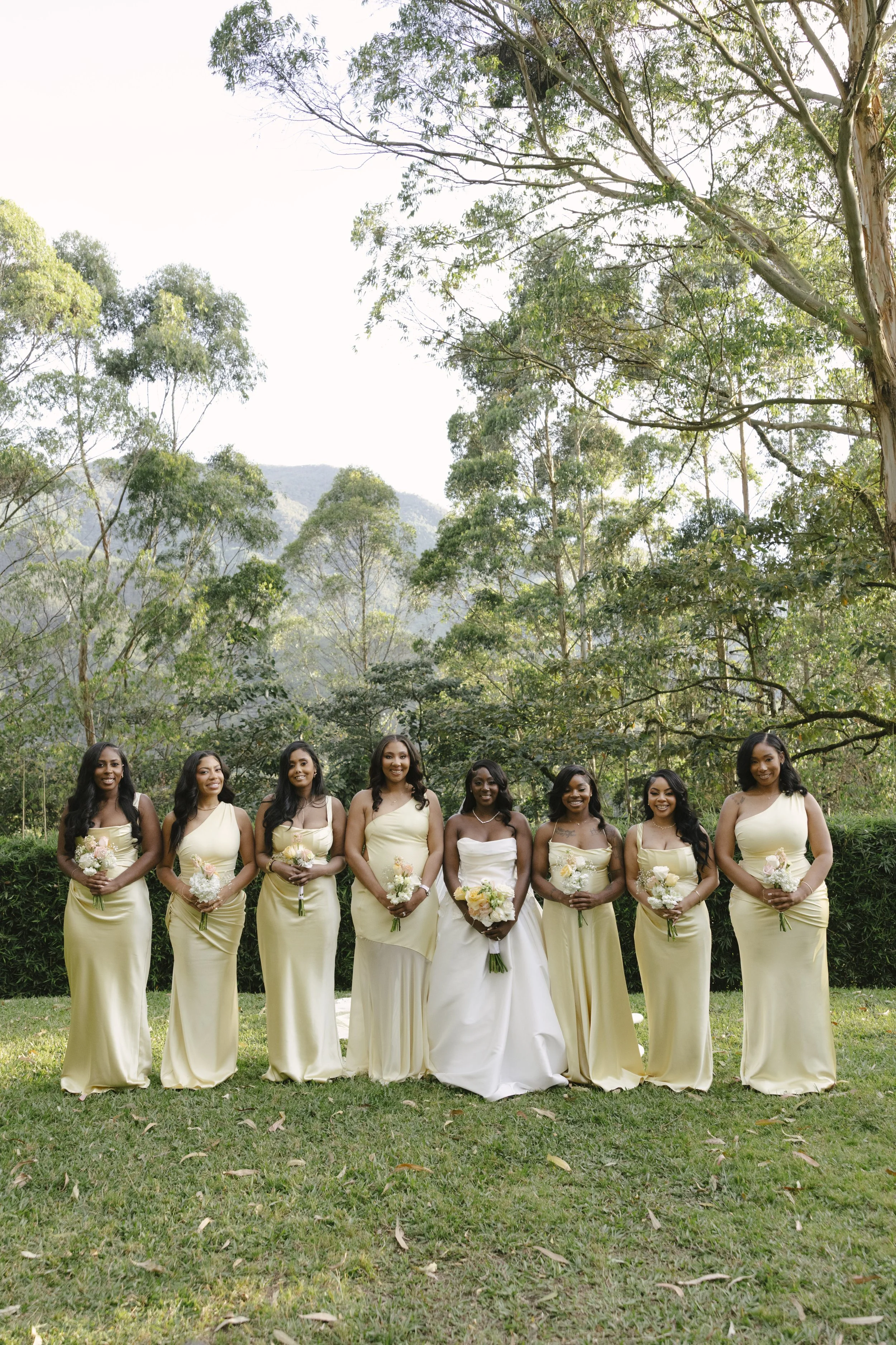 Forest Campestre wedding ceremony in Medellín, Colombia featuring the bridal processional, groom's reaction, emotional ceremony moments, floral aisle design, wedding guests, and documentary-style wedding photography