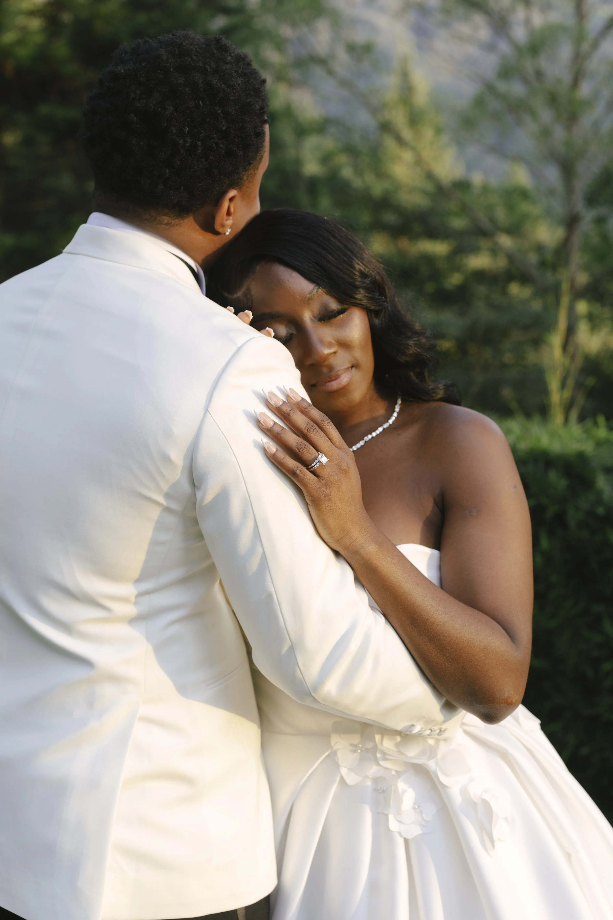 Bride and groom portraits at Forest Campestre in Medellín, Colombia featuring romantic destination wedding photography, lush tropical gardens, bridal party portraits, and natural, documentary-style moments.