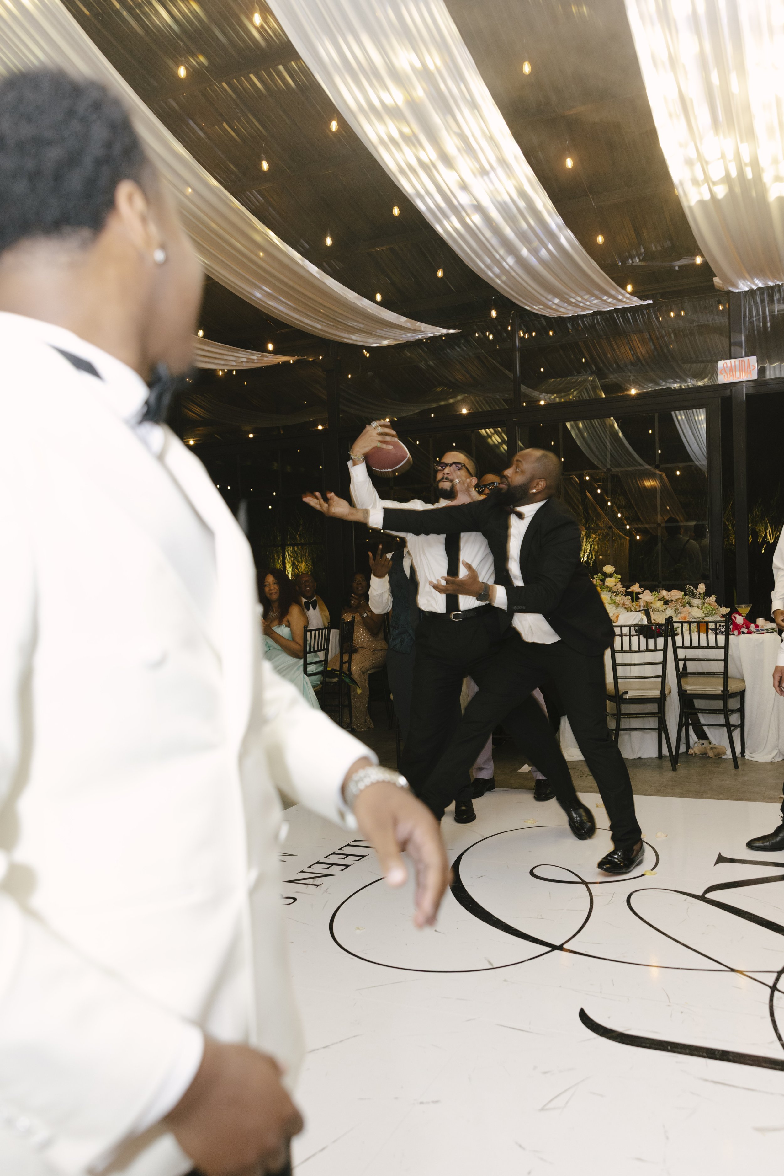 Wedding reception at Forest Campestre in Medellín, Colombia featuring the couple's first dance, parent dances, dance floor celebration, wedding desserts, and candid documentary wedding photography.