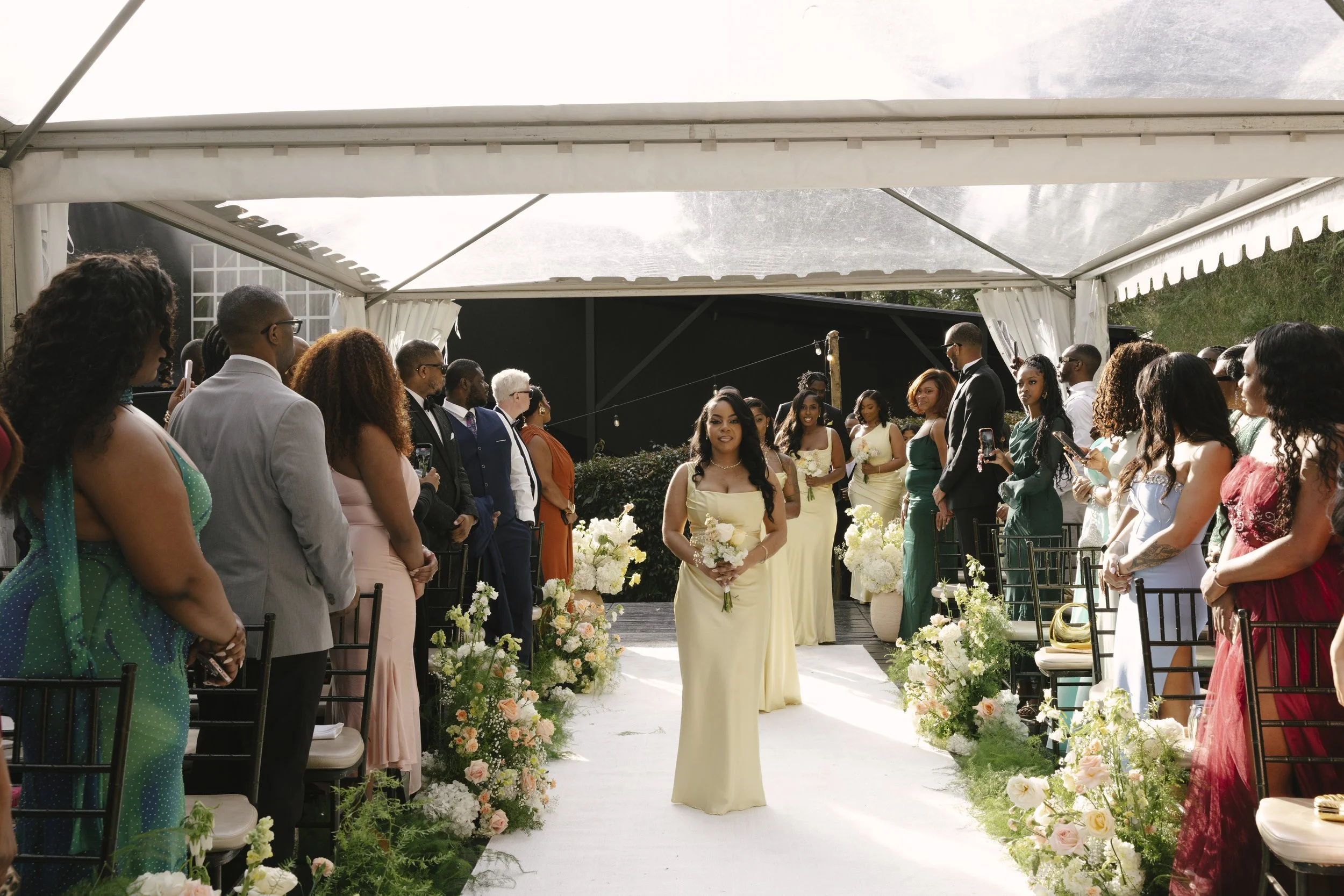 Forest Campestre wedding ceremony in Medellín, Colombia featuring the bridal processional, groom's reaction, emotional ceremony moments, floral aisle design, wedding guests, and documentary-style wedding photography