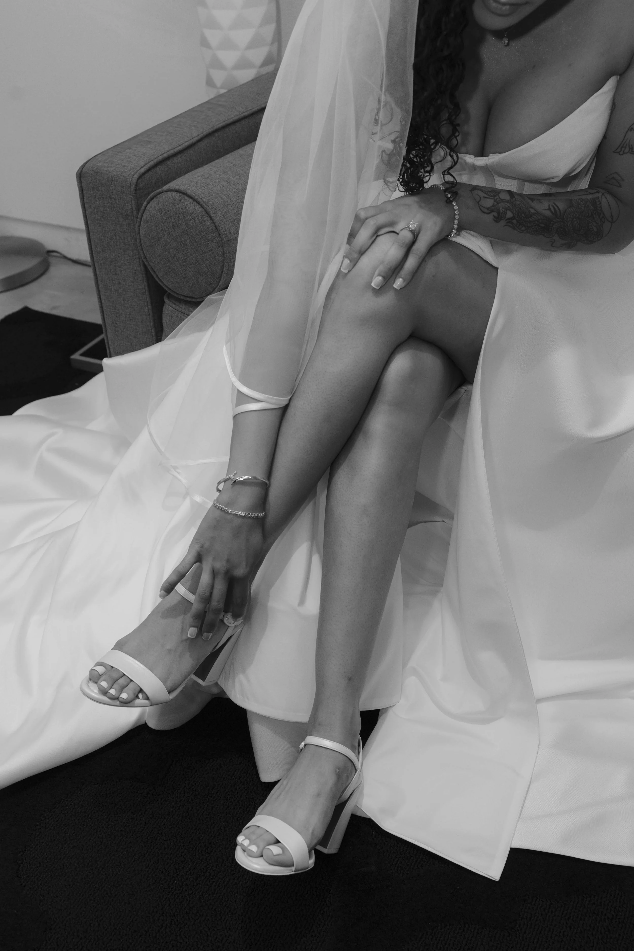 Romantic, modern wedding at The Clayton House in Scottsdale, Arizona captured by Arizona wedding photographer Raw By Laura, highlighting genuine connection, refined details, and natural moments throughout the celebration.