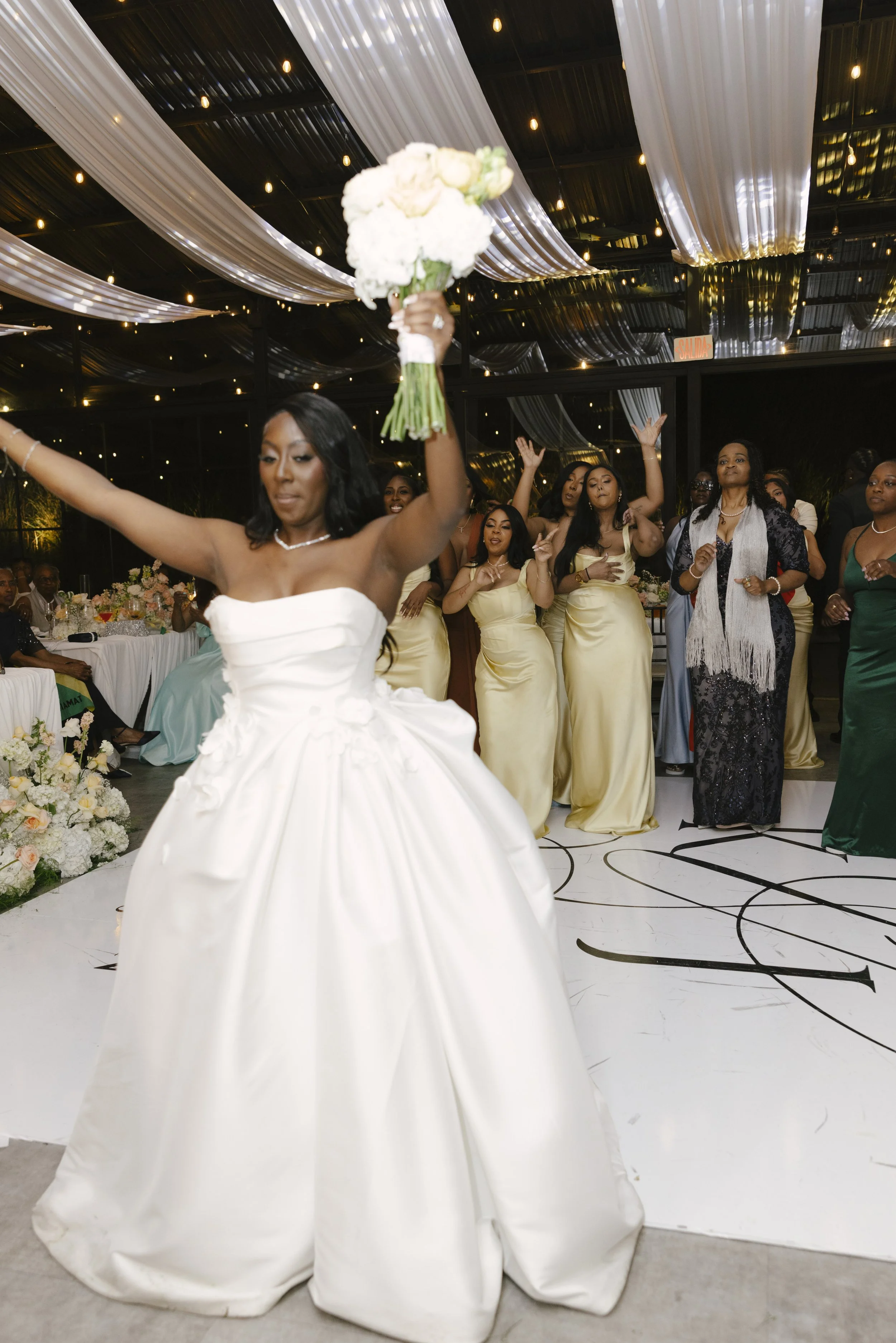Wedding reception at Forest Campestre in Medellín, Colombia featuring the couple's first dance, parent dances, dance floor celebration, wedding desserts, and candid documentary wedding photography.