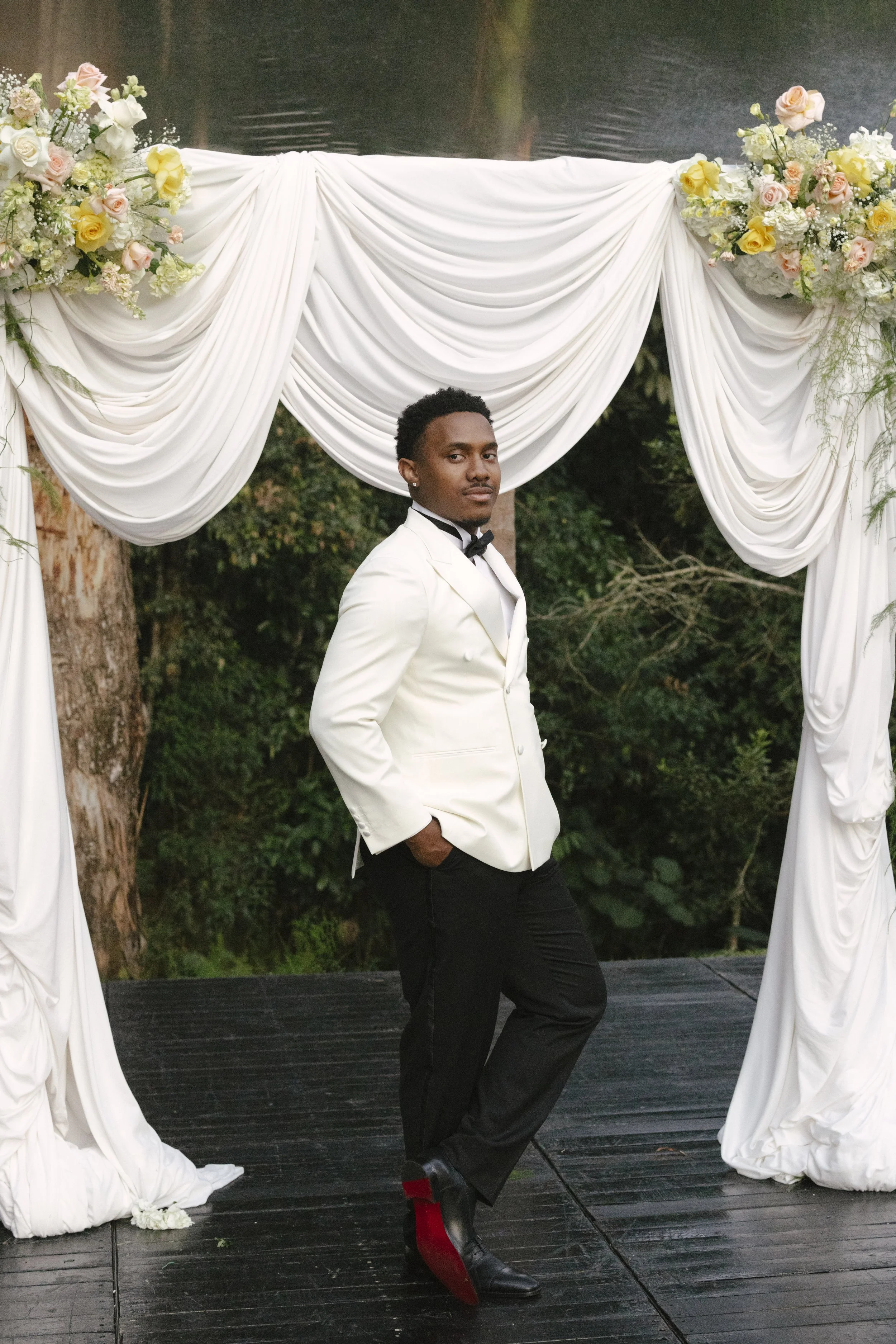 Bride and groom portraits at Forest Campestre in Medellín, Colombia featuring romantic destination wedding photography, lush tropical gardens, bridal party portraits, and natural, documentary-style moments.