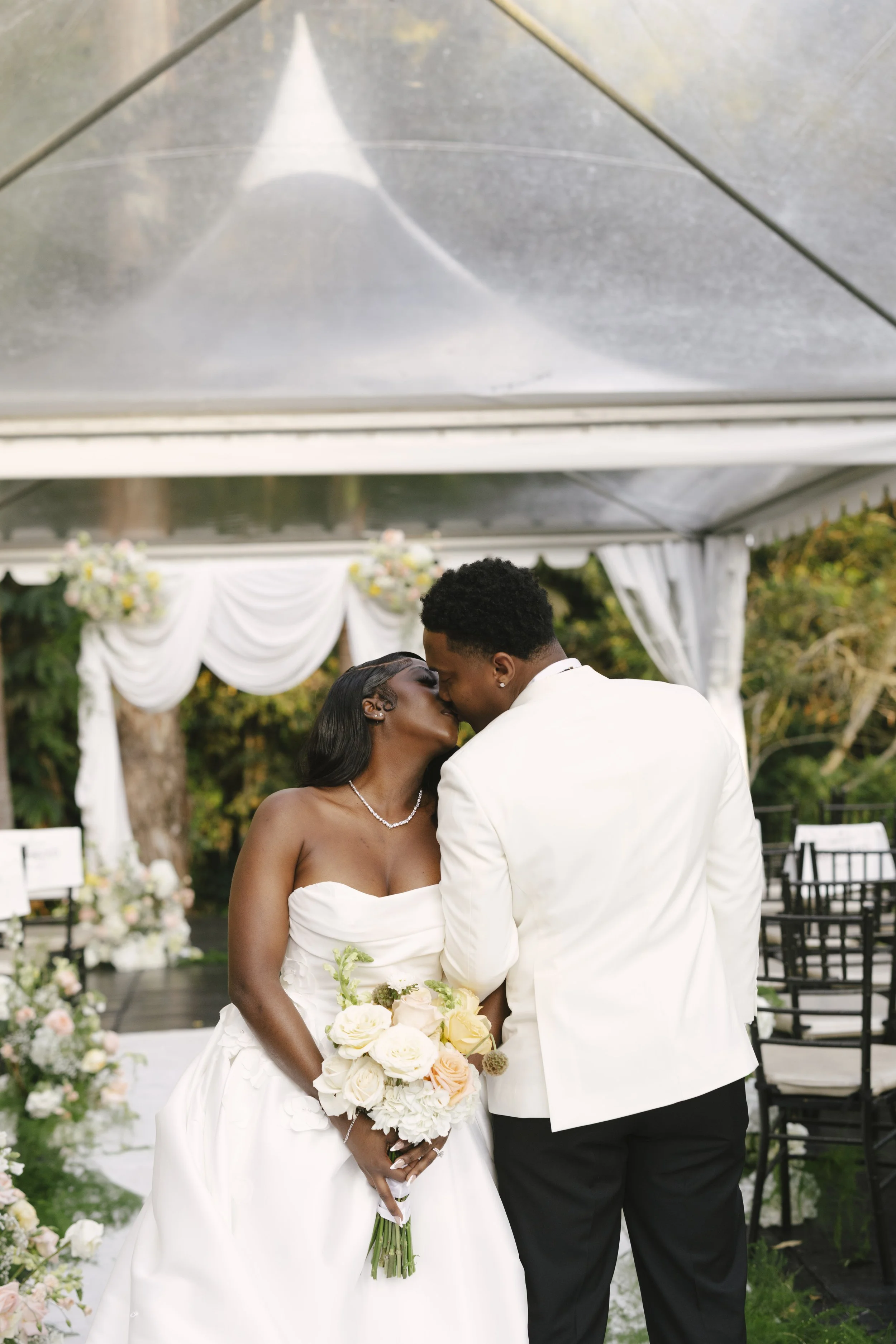 Bride and groom portraits at Forest Campestre in Medellín, Colombia featuring romantic destination wedding photography, lush tropical gardens, bridal party portraits, and natural, documentary-style moments.