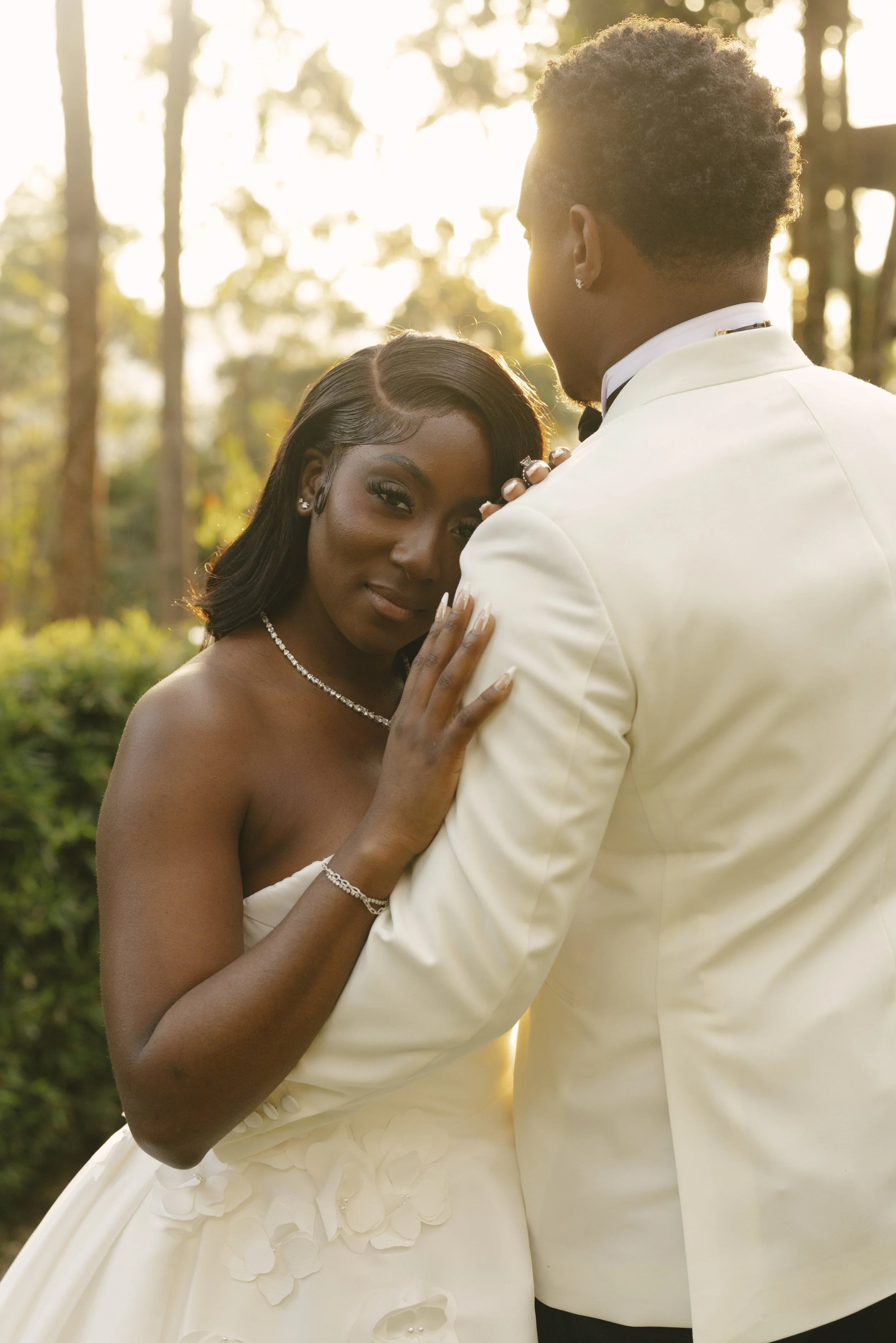 Bride and groom portraits at Forest Campestre in Medellín, Colombia featuring romantic destination wedding photography, lush tropical gardens, bridal party portraits, and natural, documentary-style moments.