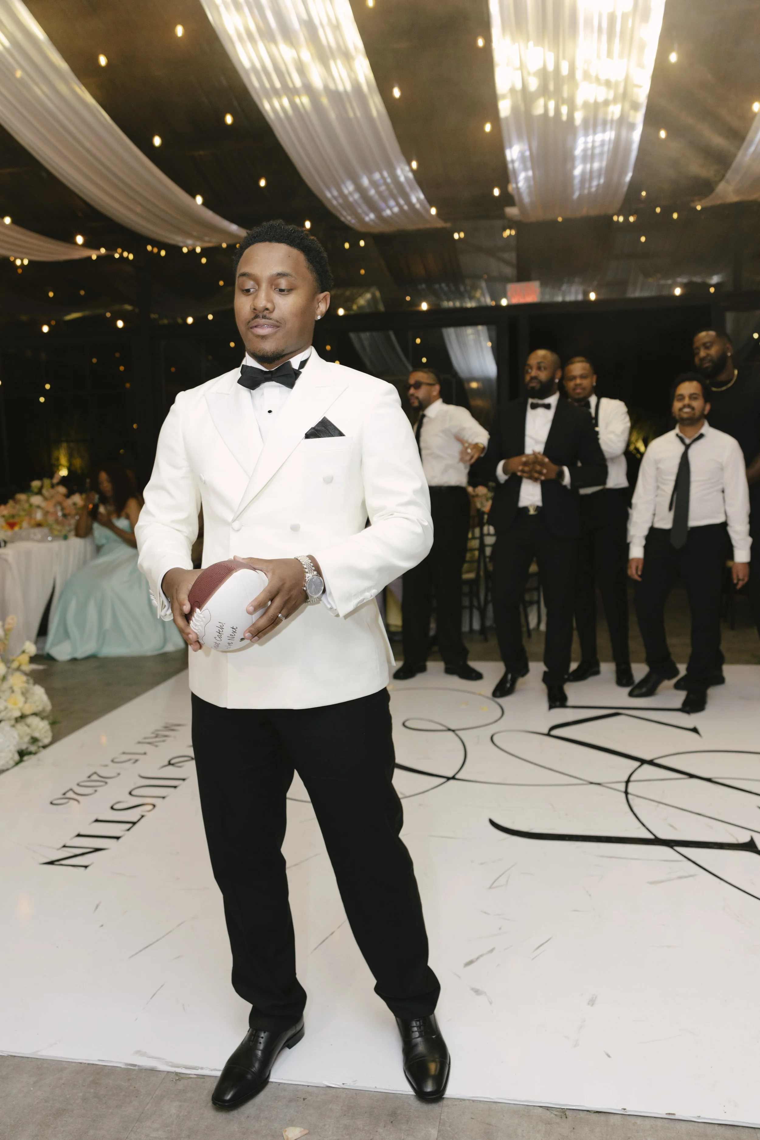 Wedding reception at Forest Campestre in Medellín, Colombia featuring the couple's first dance, parent dances, dance floor celebration, wedding desserts, and candid documentary wedding photography.