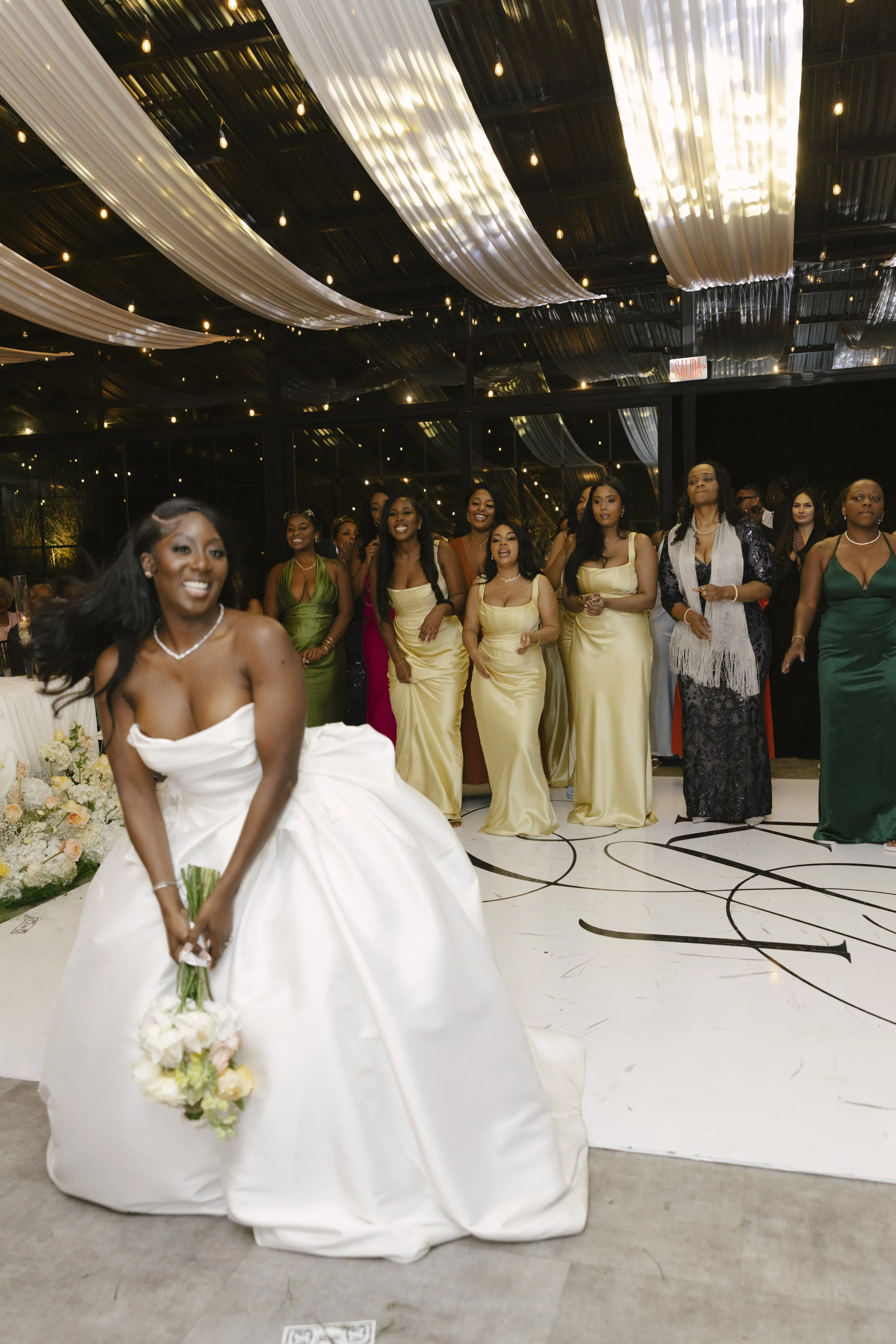 Wedding reception at Forest Campestre in Medellín, Colombia featuring the couple's first dance, parent dances, dance floor celebration, wedding desserts, and candid documentary wedding photography.