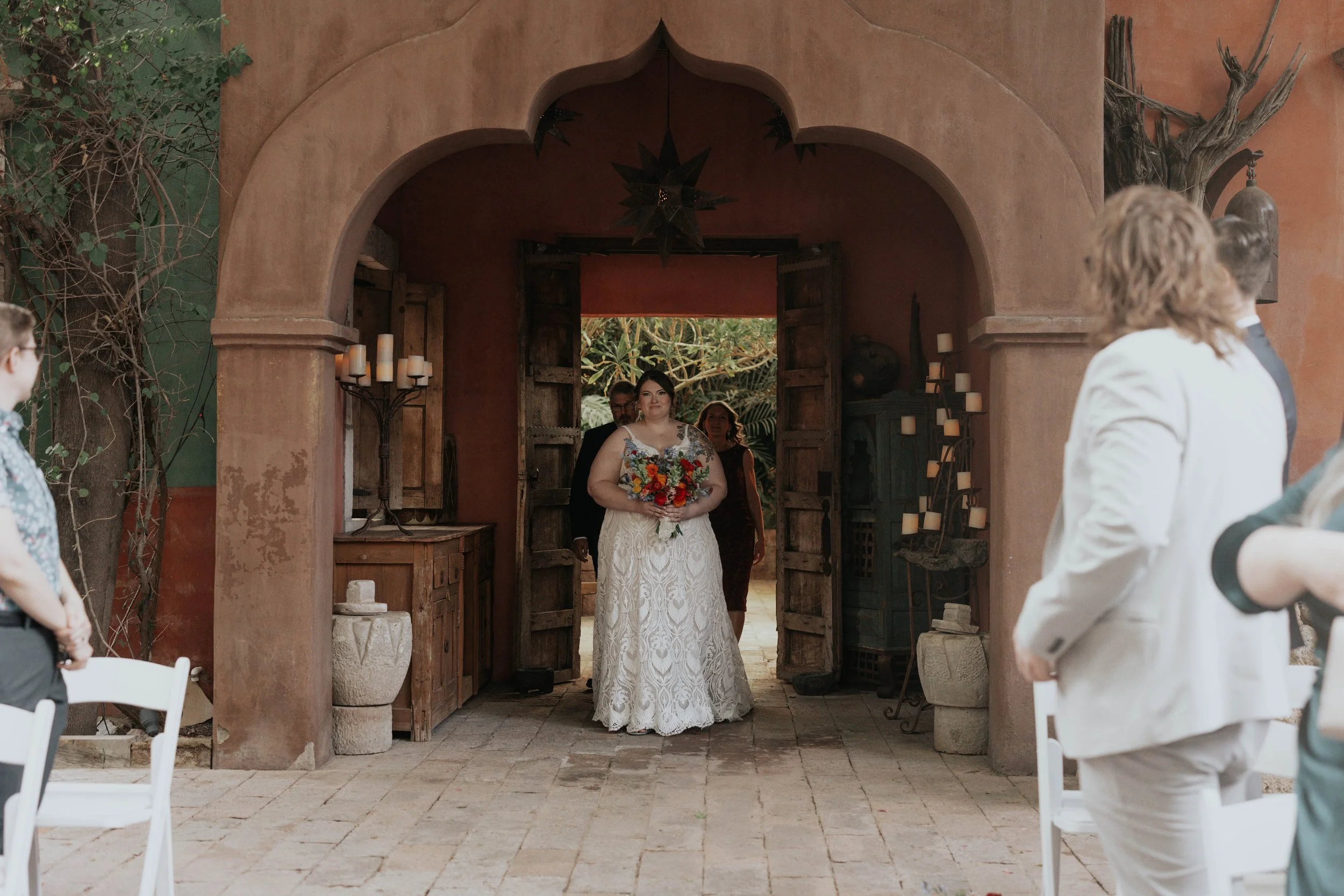 The Boojum Tree’s lush garden setting created a stunning backdrop for Lauren and Joel’s wedding day in Phoenix. From colorful floral arrangements to the candlelit reception space beneath the trees, every detail reflected the romantic and natural atmo