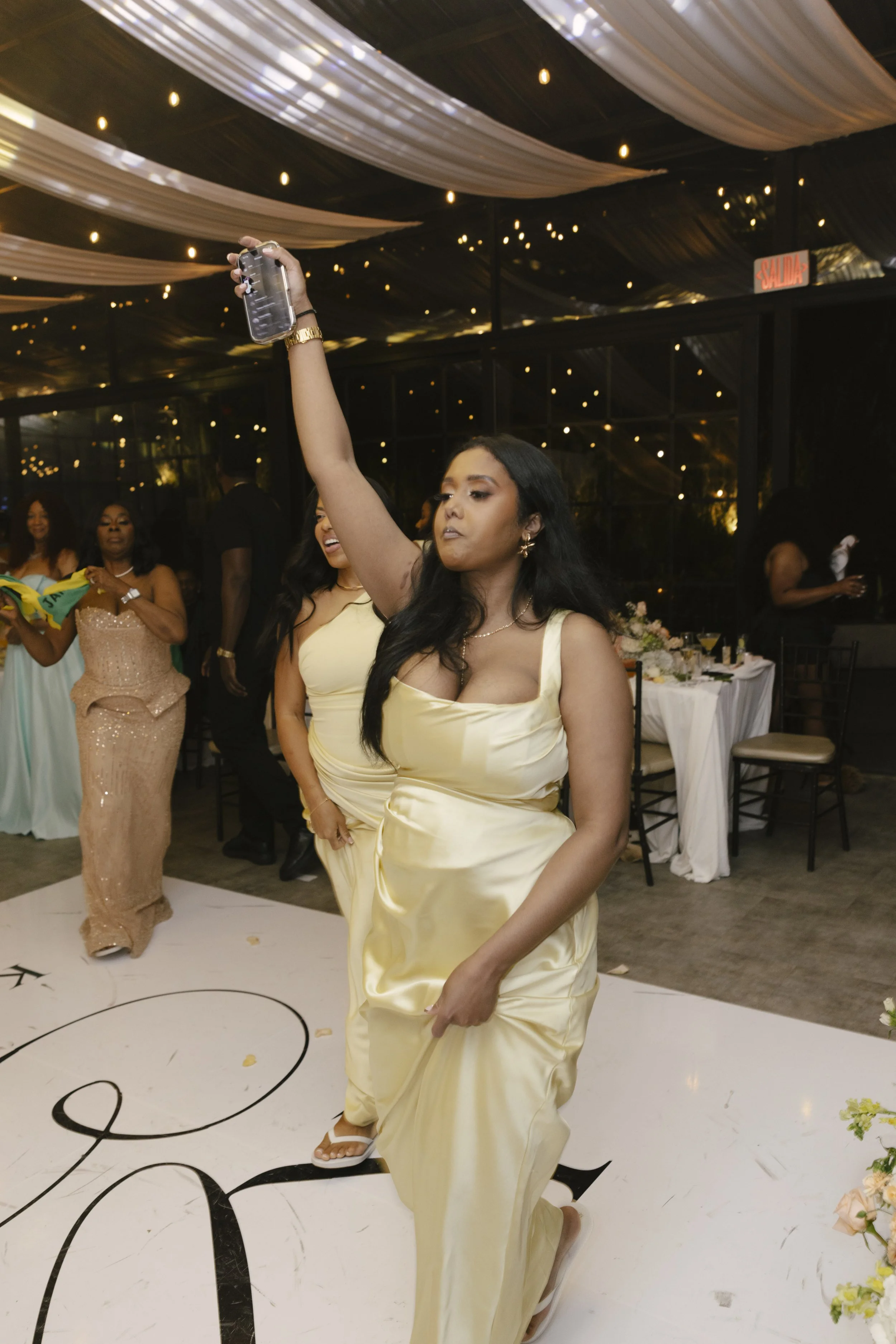Wedding reception at Forest Campestre in Medellín, Colombia featuring the couple's first dance, parent dances, dance floor celebration, wedding desserts, and candid documentary wedding photography.