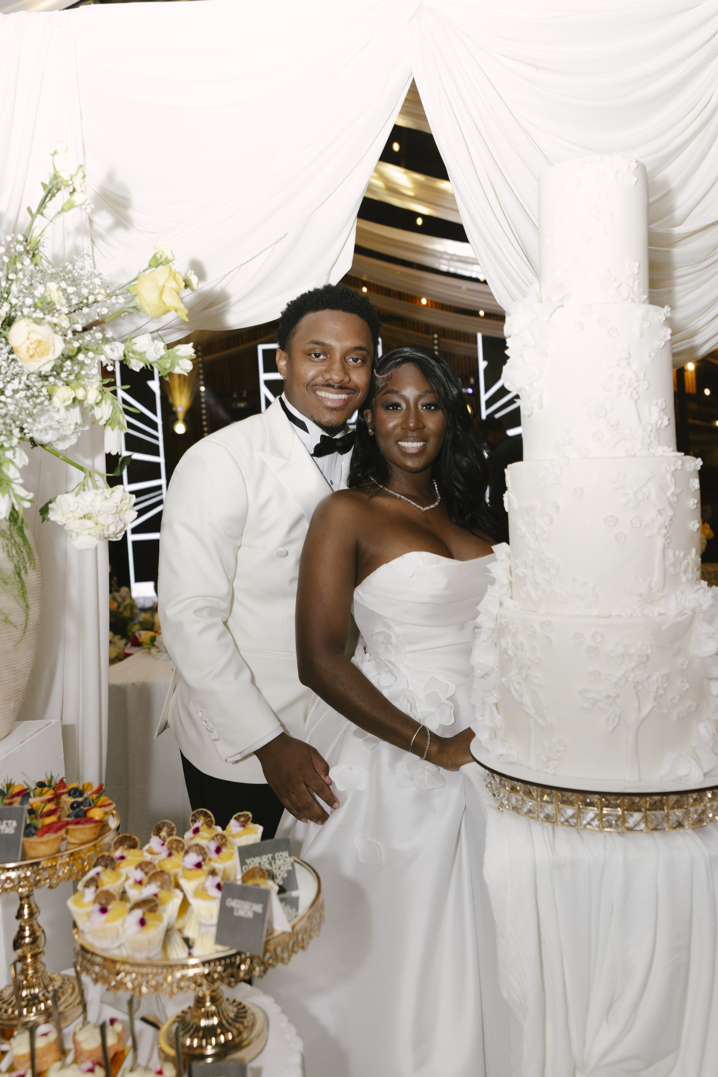 Wedding reception at Forest Campestre in Medellín, Colombia featuring the couple's first dance, parent dances, dance floor celebration, wedding desserts, and candid documentary wedding photography.