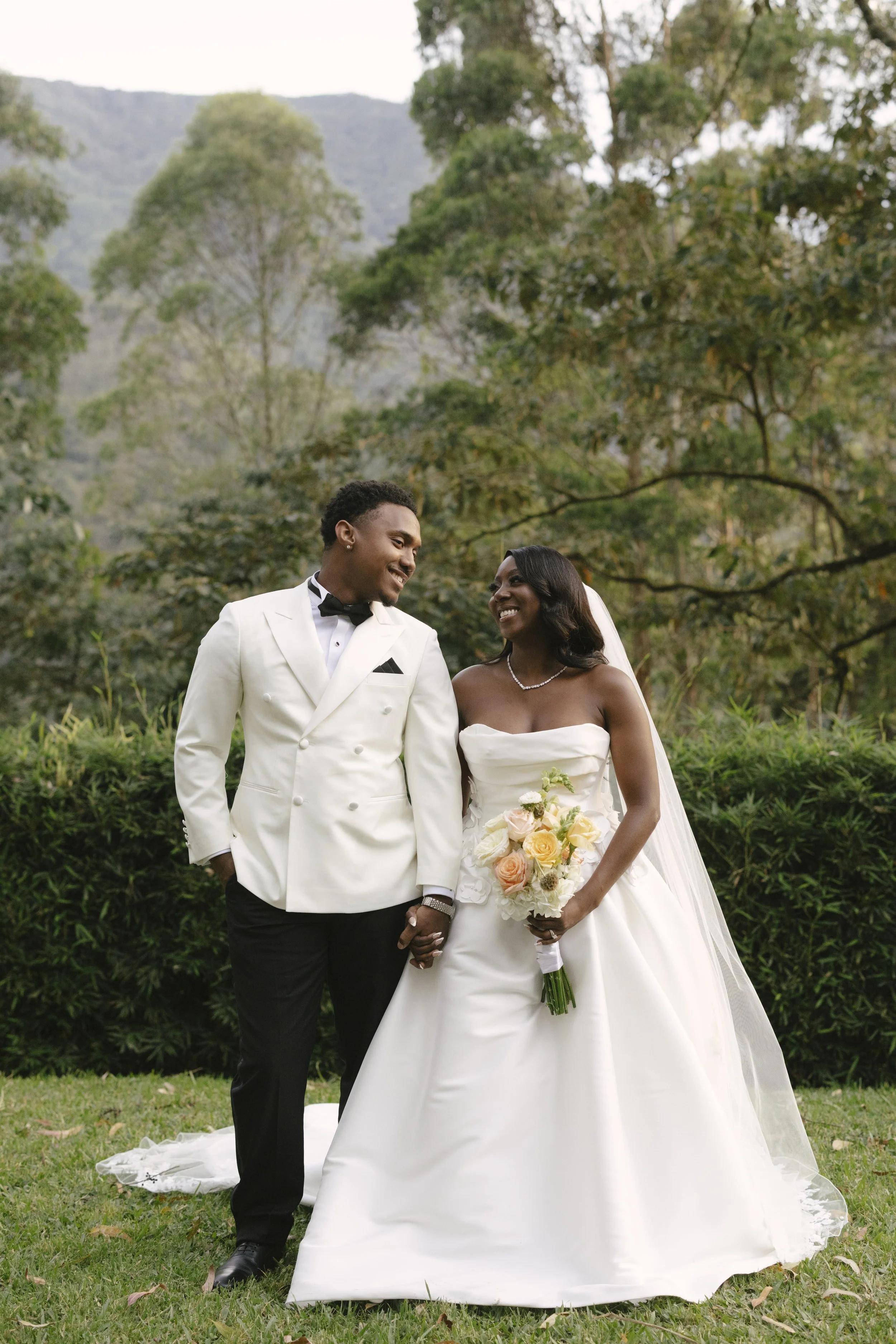 Bride and groom portraits at Forest Campestre in Medellín, Colombia featuring romantic destination wedding photography, lush tropical gardens, bridal party portraits, and natural, documentary-style moments.