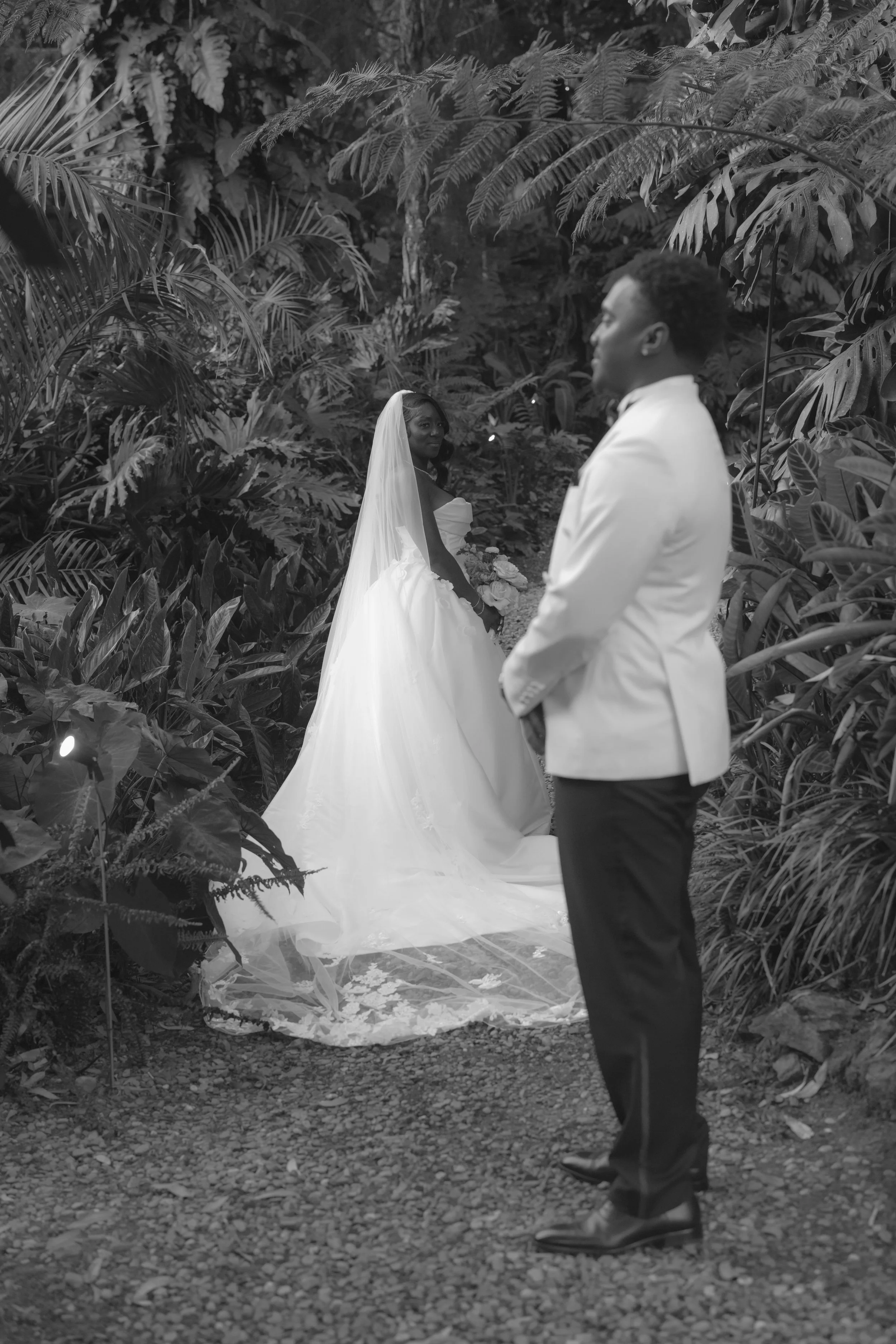 Bride and groom portraits at Forest Campestre in Medellín, Colombia featuring romantic destination wedding photography, lush tropical gardens, bridal party portraits, and natural, documentary-style moments.