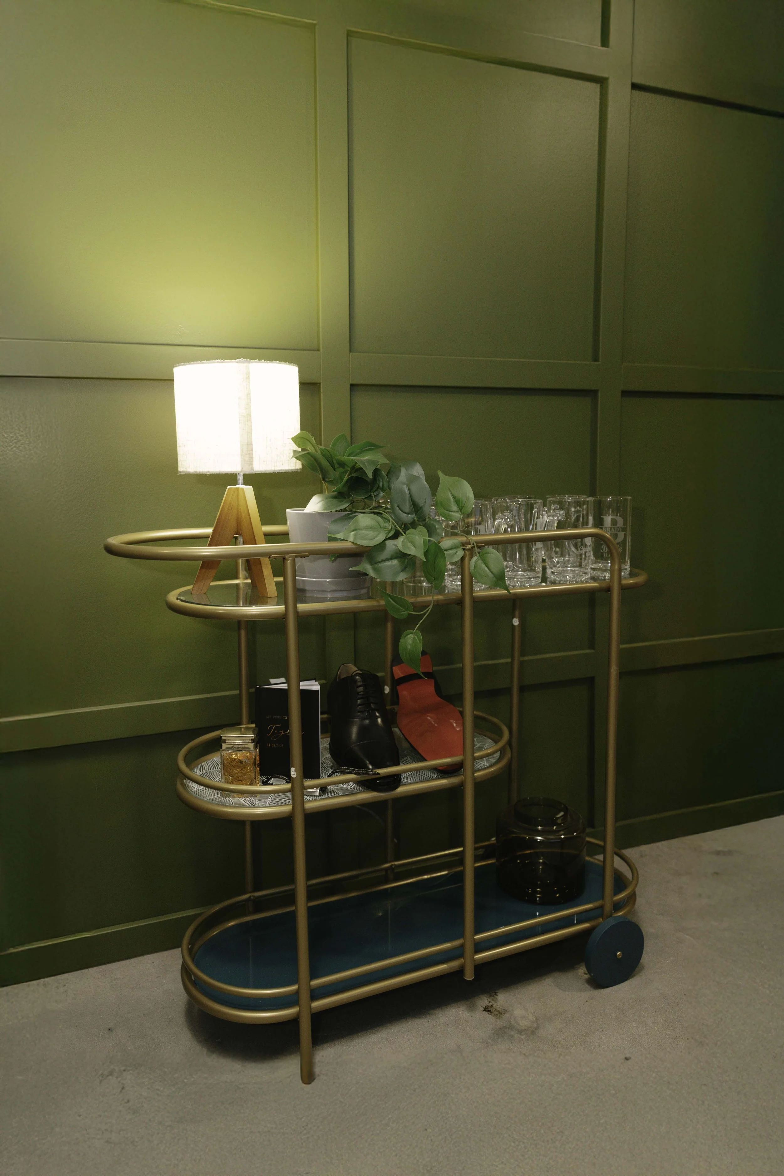 Romantic, modern wedding at The Clayton House in Scottsdale, Arizona captured by Arizona wedding photographer Raw By Laura, highlighting genuine connection, refined details, and natural moments throughout the celebration.